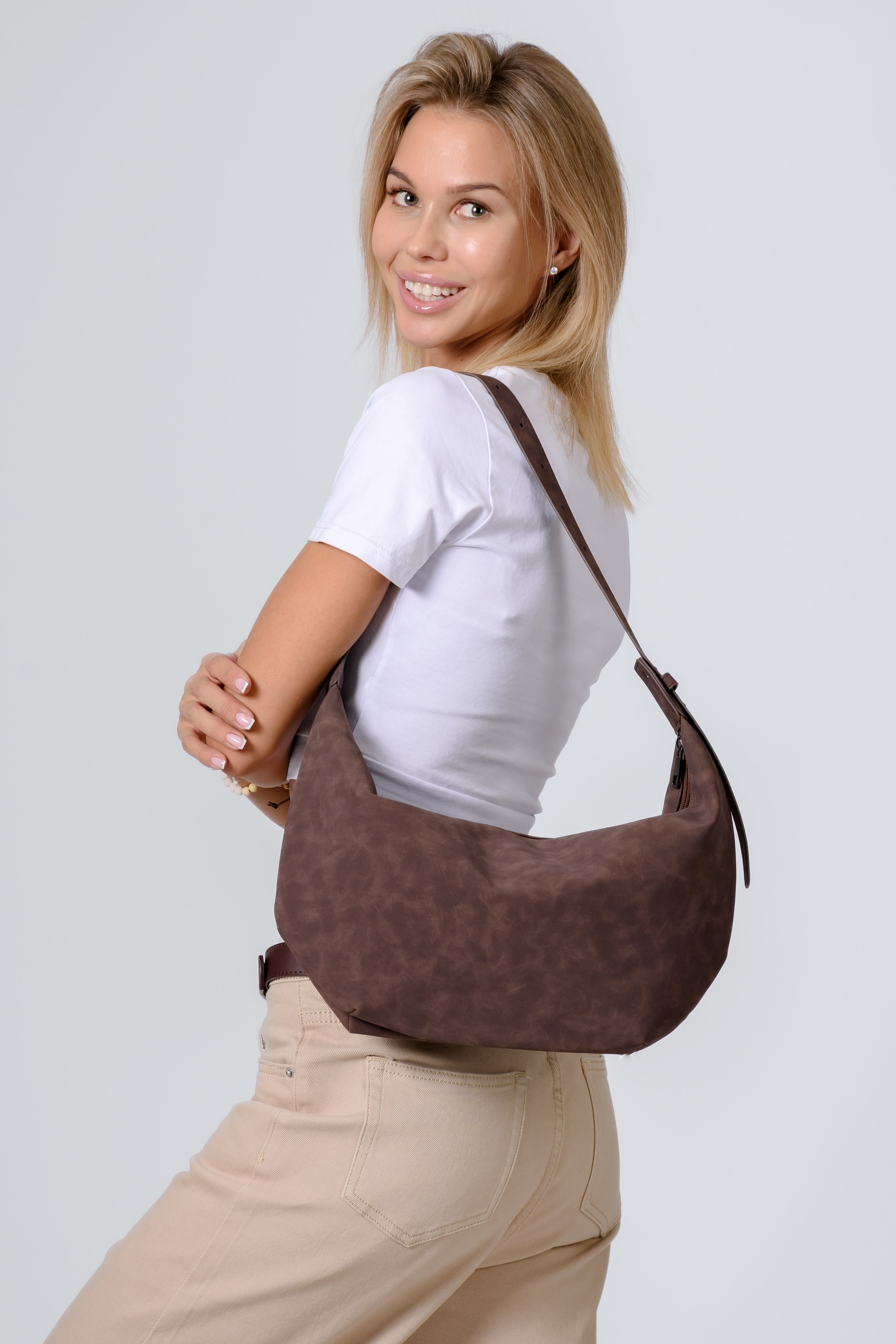 Фотосъемка женской одежды и аксессуаров для маркетплейсов. Gramy-studio: фото, видео, инфографика и 3D визуализация для маркетплейсов