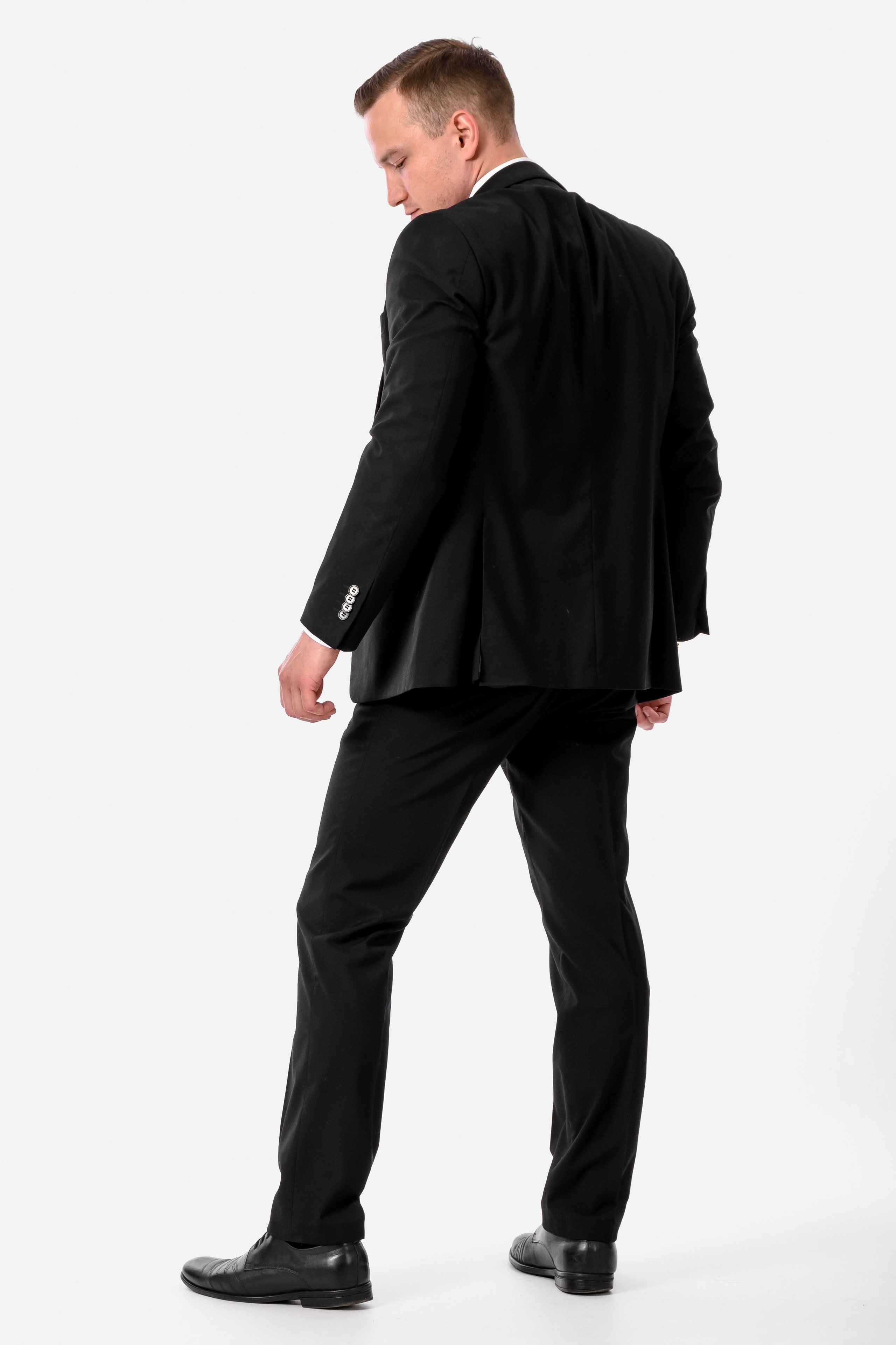 Профессиональная съемка мужской одежды и аксессуаров. Gramy-studio: фото, видео, инфографика и 3D визуализация для маркетплейсов