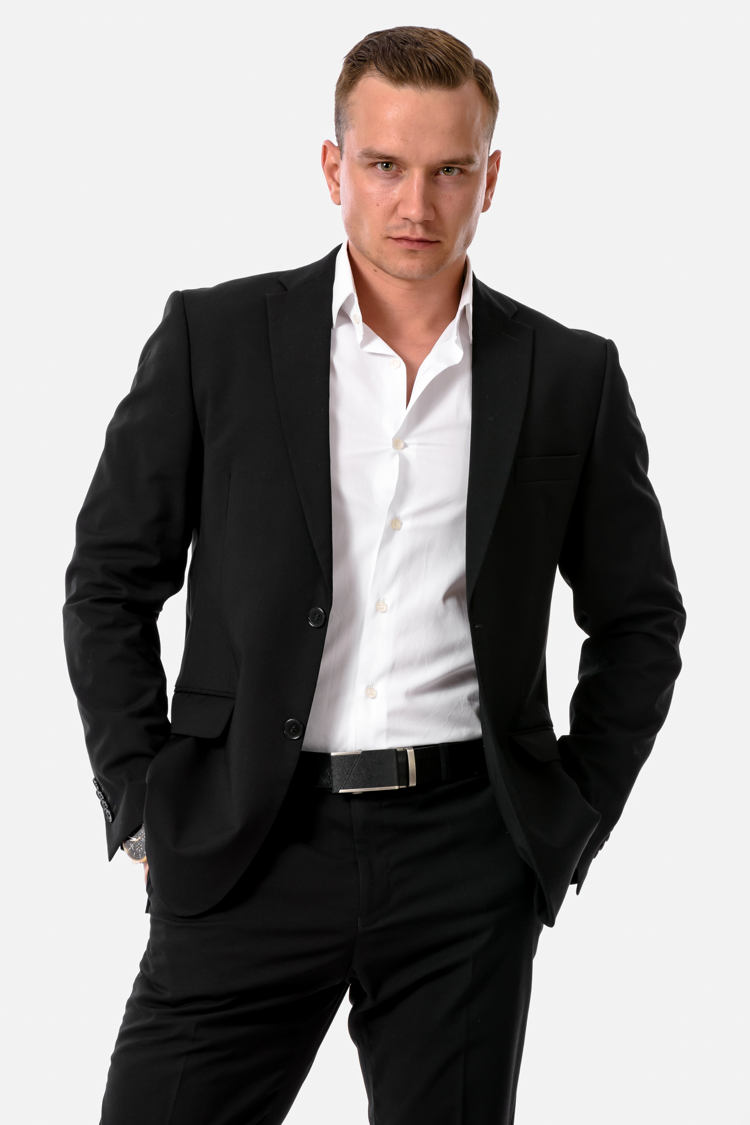 Профессиональная съемка мужской одежды и аксессуаров. Gramy-studio: фото, видео, инфографика и 3D визуализация для маркетплейсов