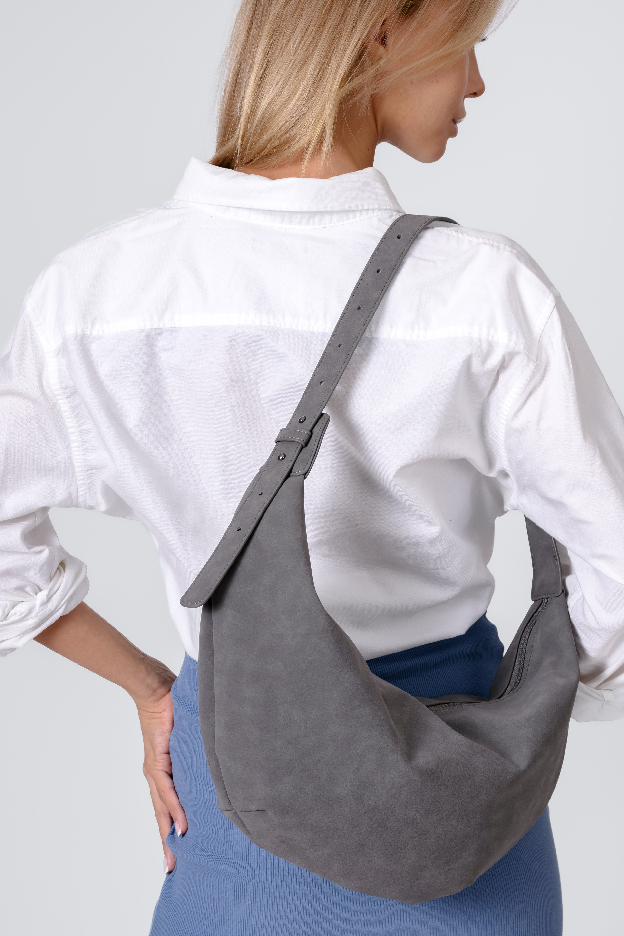 Фотосъемка женской одежды и аксессуаров для маркетплейсов. Gramy-studio: фото, видео, инфографика и 3D визуализация для маркетплейсов