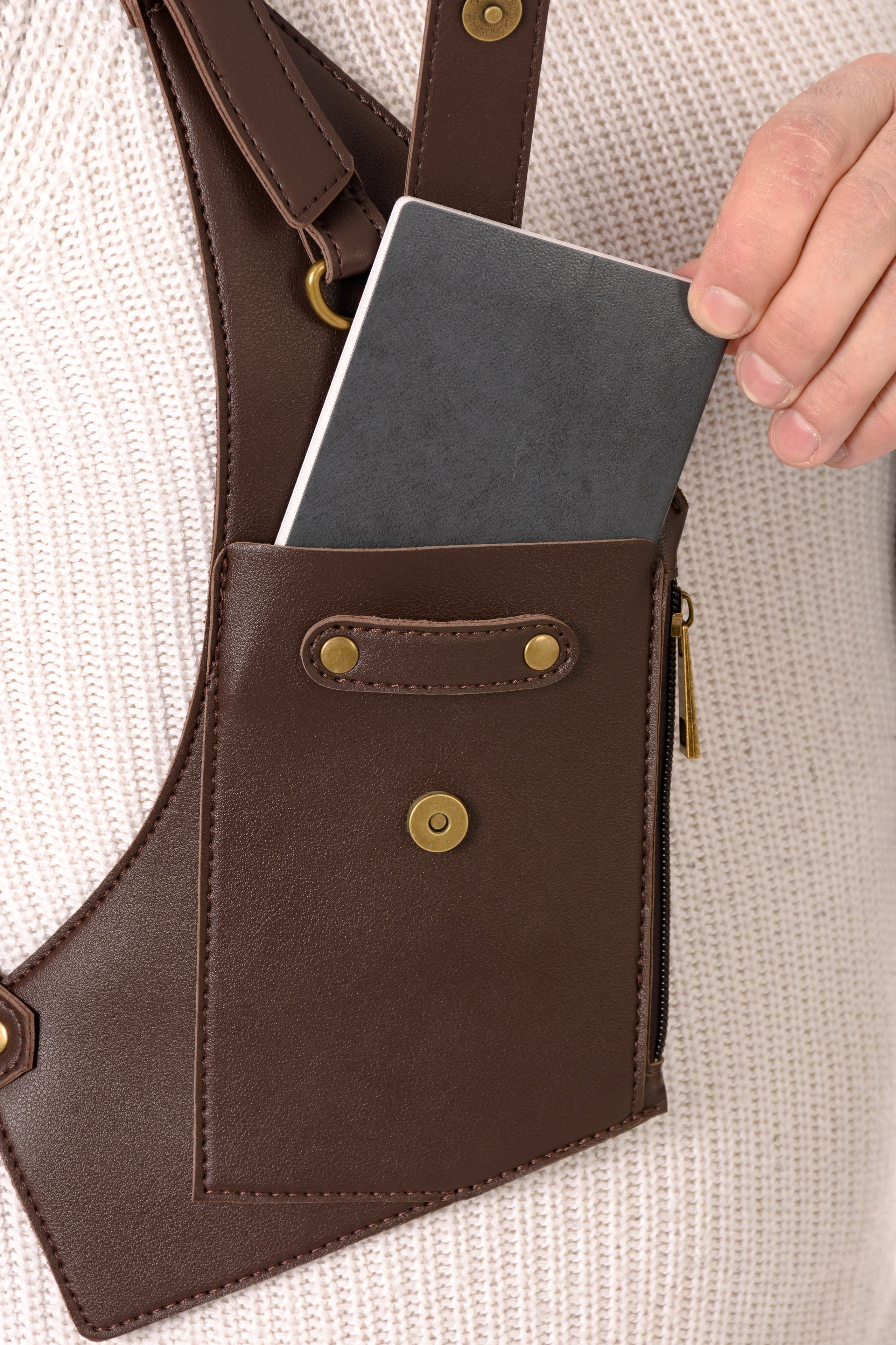 Профессиональная съемка мужской одежды и аксессуаров. Gramy-studio: фото, видео, инфографика и 3D визуализация для маркетплейсов