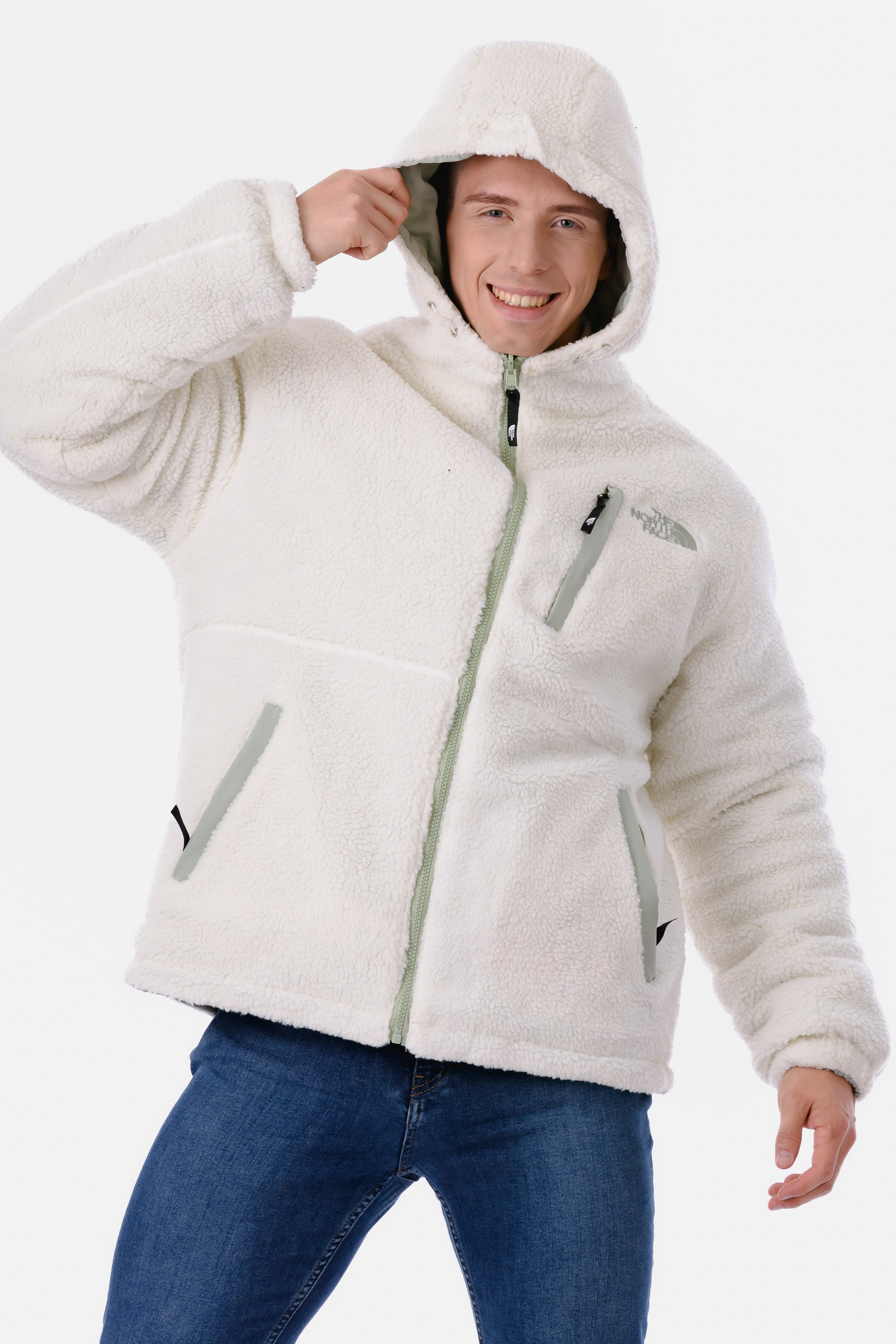 Профессиональная съемка мужской одежды и аксессуаров. Gramy-studio: фото, видео, инфографика и 3D визуализация для маркетплейсов