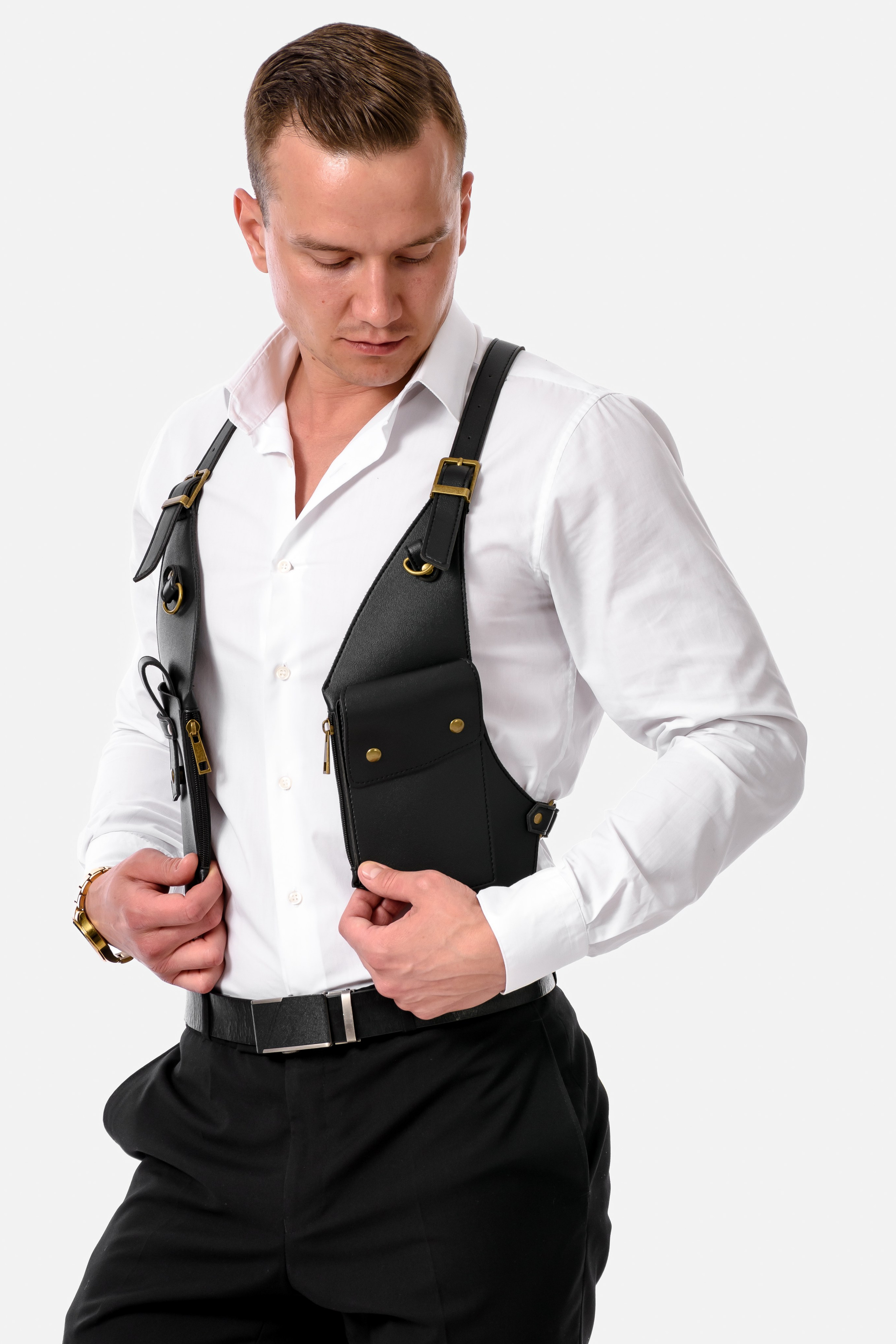 Профессиональная съемка мужской одежды и аксессуаров. Gramy-studio: фото, видео, инфографика и 3D визуализация для маркетплейсов