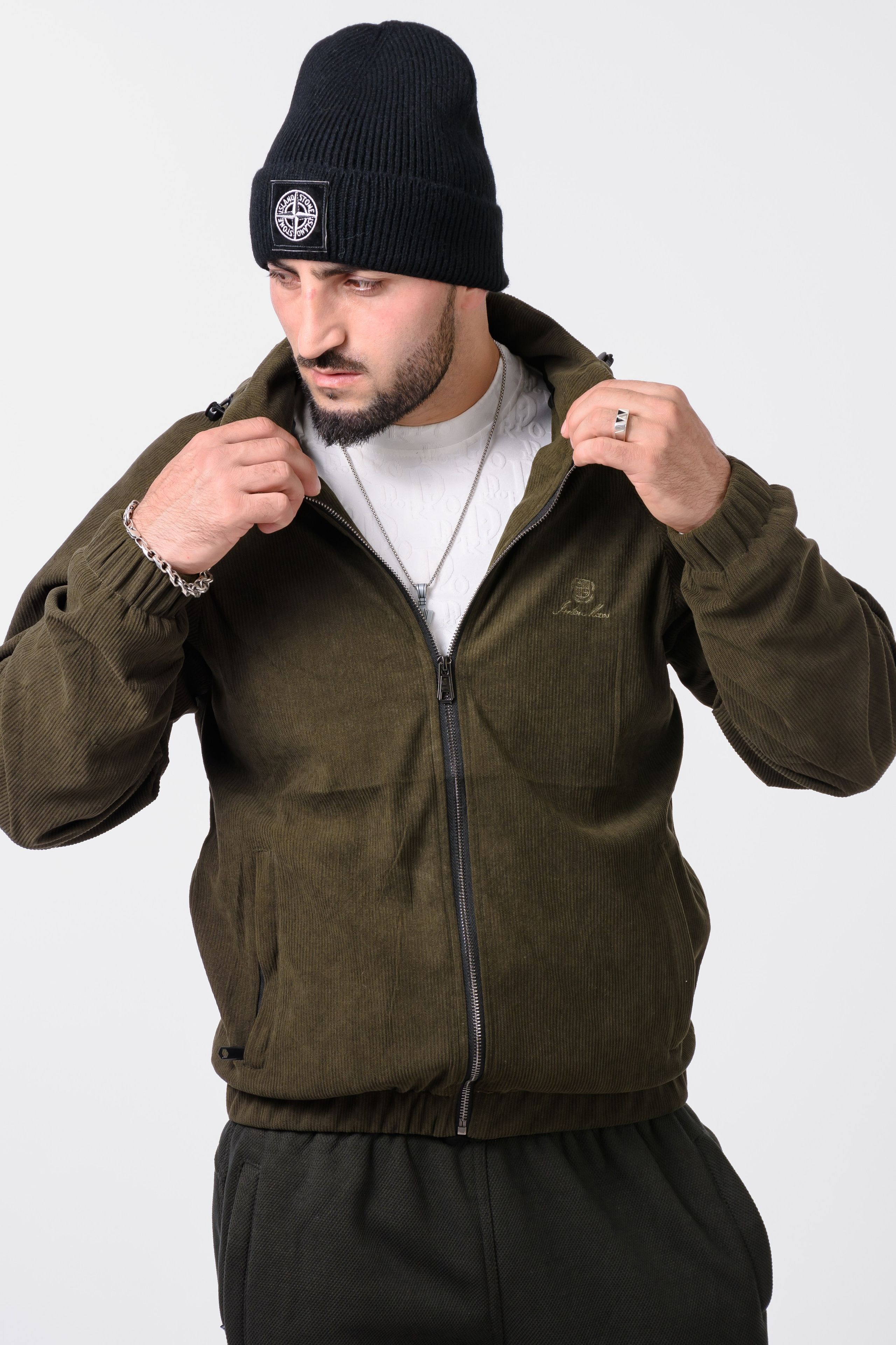 Профессиональная съемка мужской одежды и аксессуаров. Gramy-studio: фото, видео, инфографика и 3D визуализация для маркетплейсов