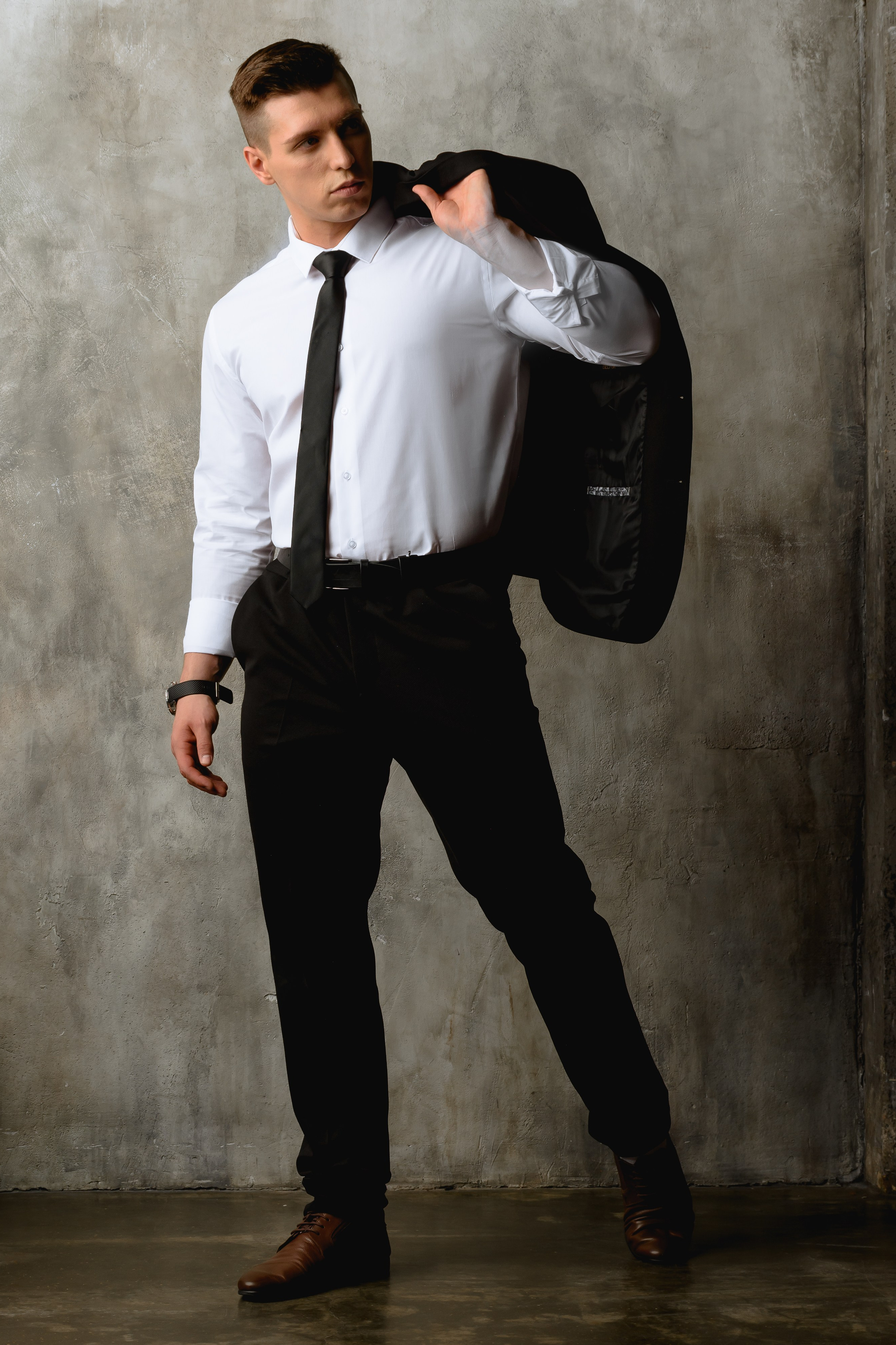 Профессиональная съемка мужской одежды и аксессуаров. Gramy-studio: фото, видео, инфографика и 3D визуализация для маркетплейсов