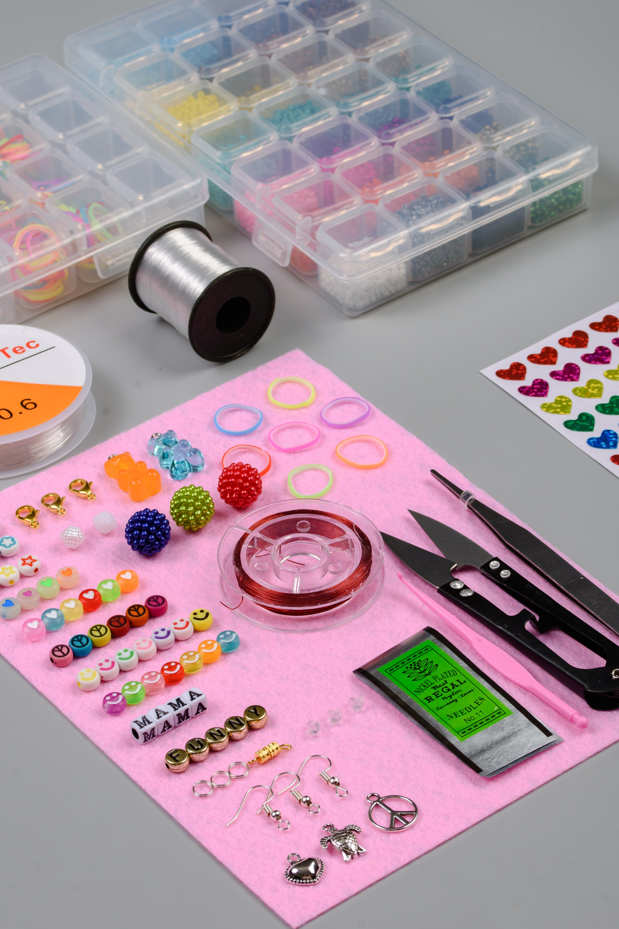 Фото товаров в композиции для рекламы и соцсетей. Gramy-studio: фото, видео, инфографика и 3D визуализация для маркетплейсов