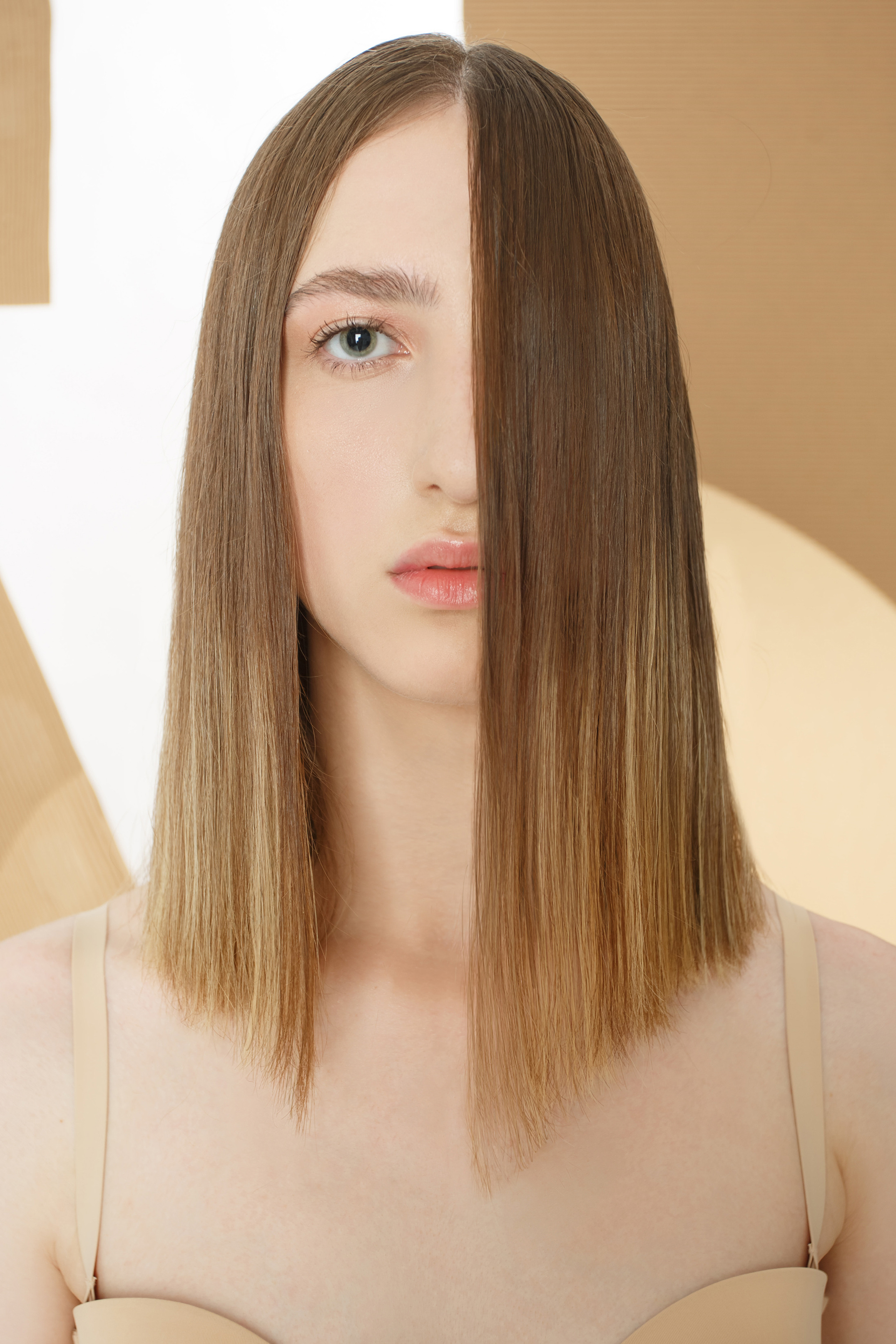 Контент-съемка для магазина одежды в эстетике кубизма