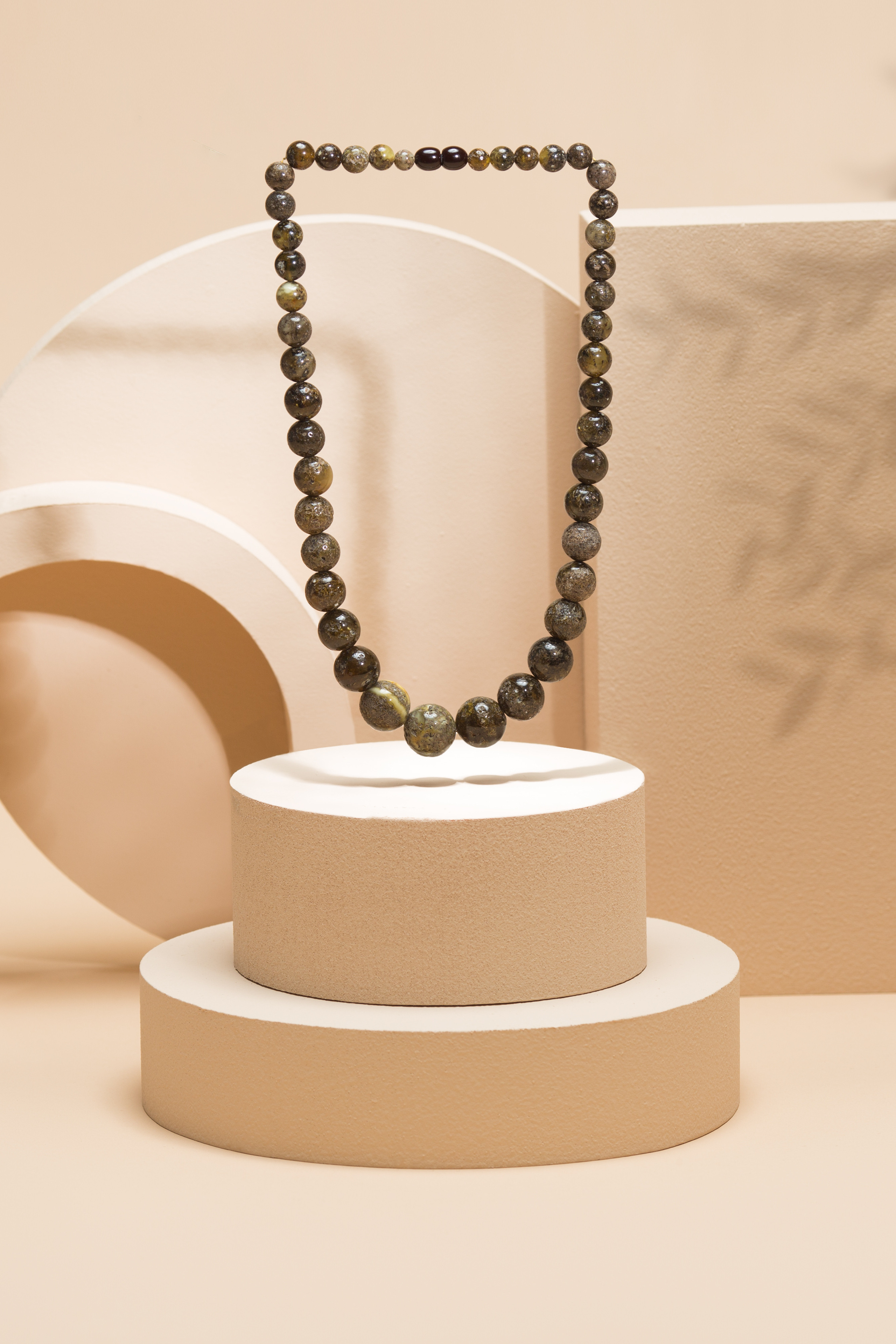 Рекламная съемка янтарных украшений для Blosberrys