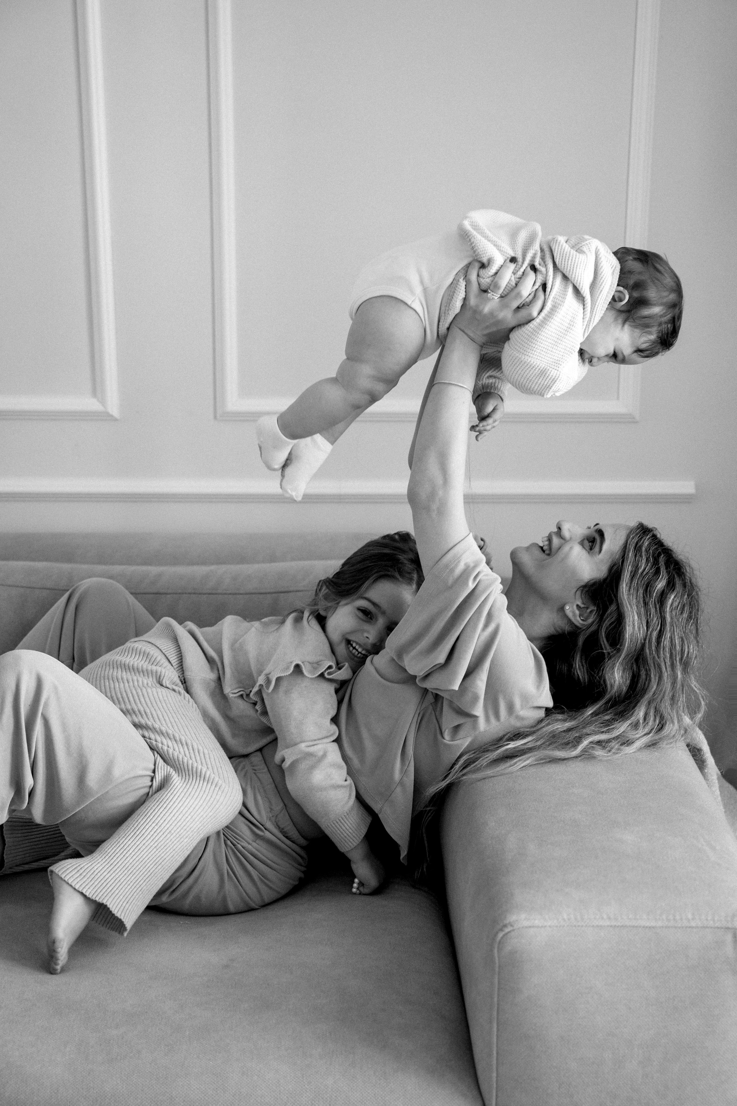 Family photoshoot at home