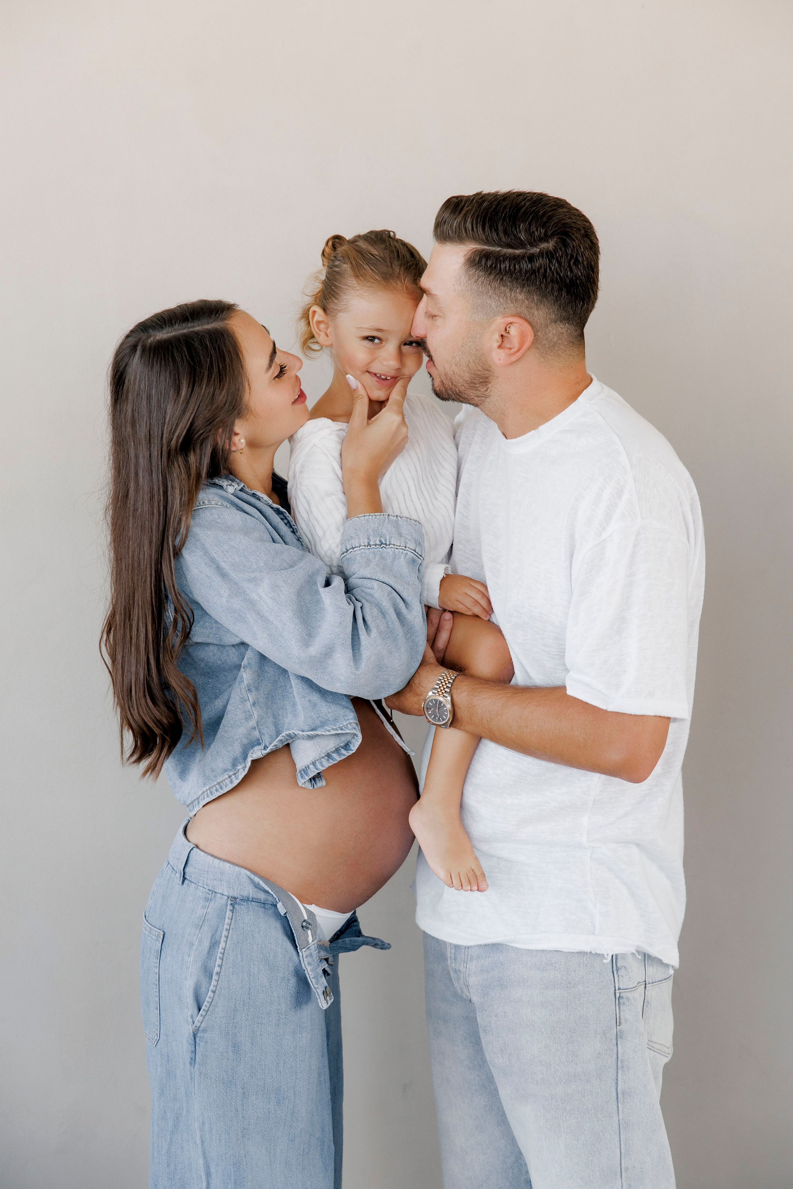 Pregnancy photoshoot inside the studio in&nbsp;Tel Aviv