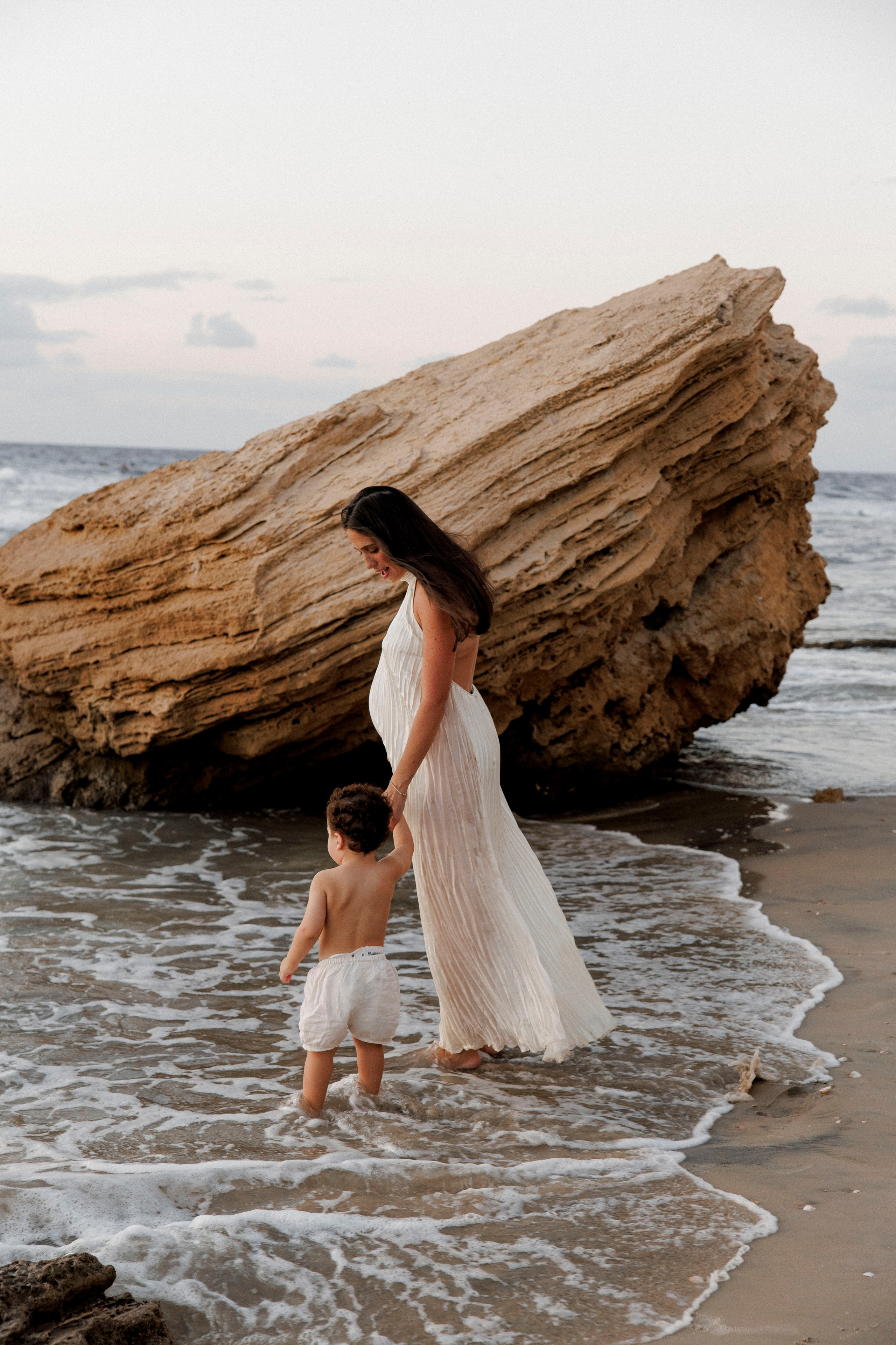 Pregnancy photoshoot near the sea
