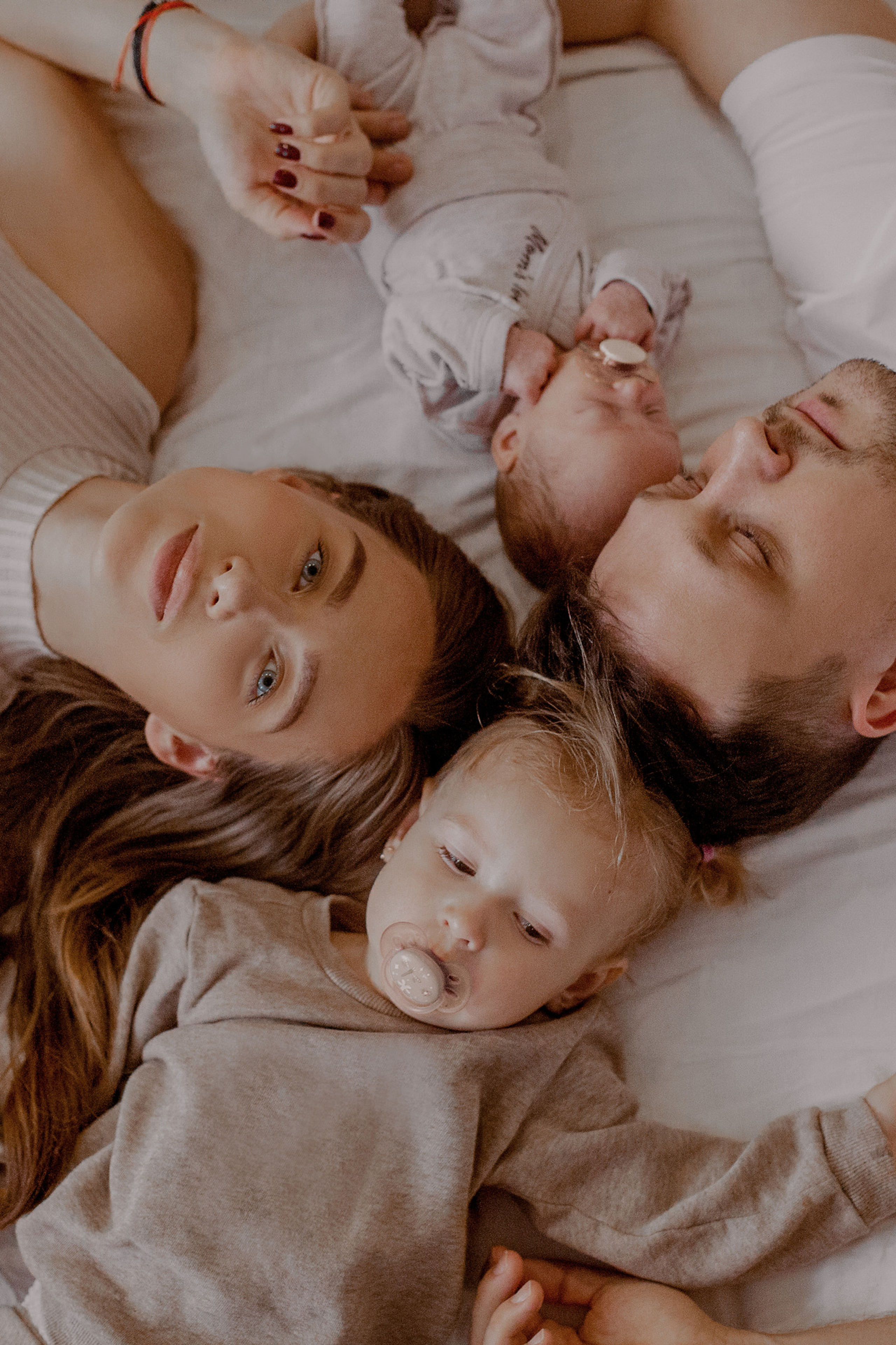 Домашняя фотосъёмка Анны, мужа Александра и дочек Полины&Мии