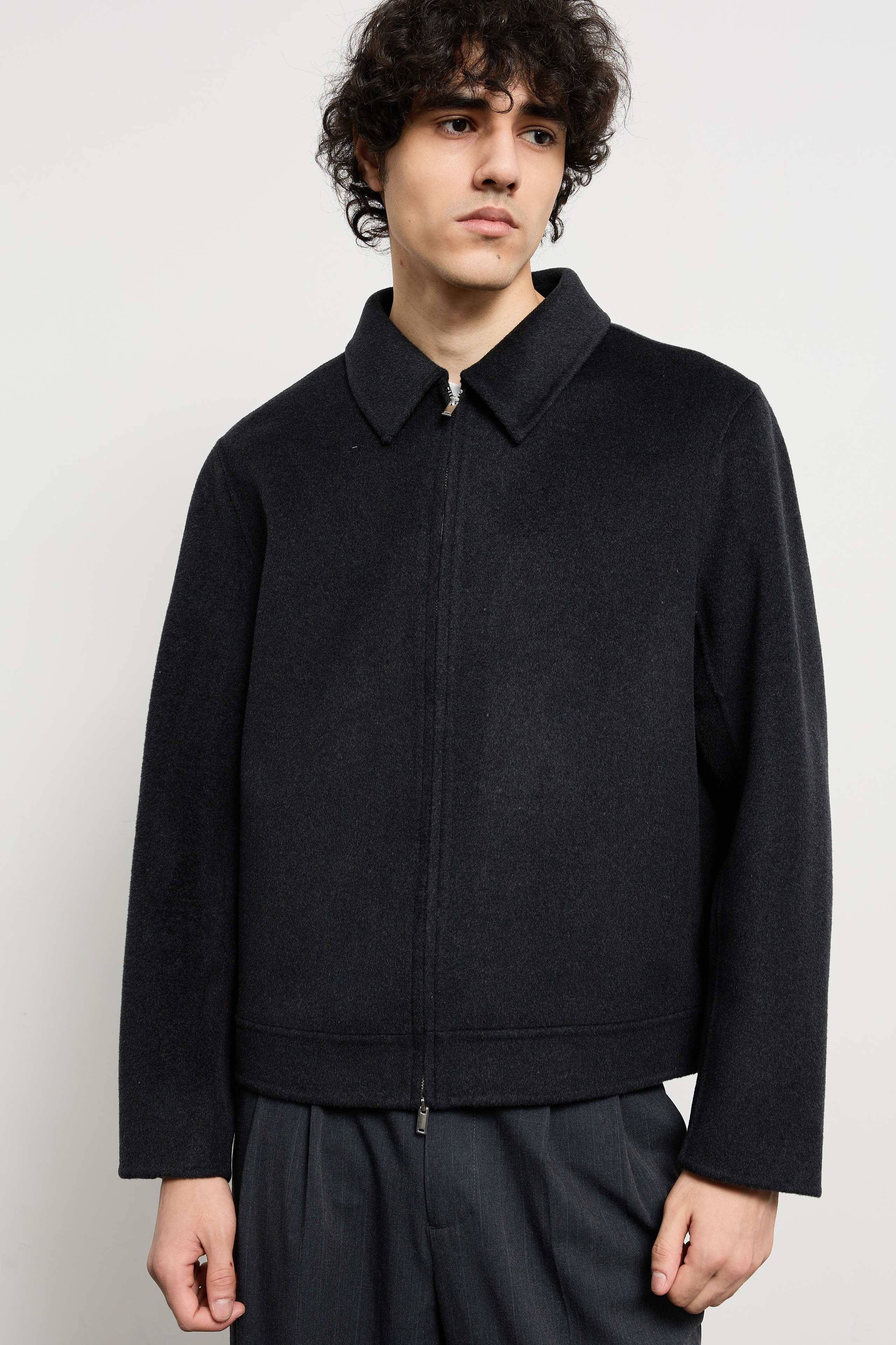 Оптовые продажи верхней одежды. Женские пальто из шерсти — заказать