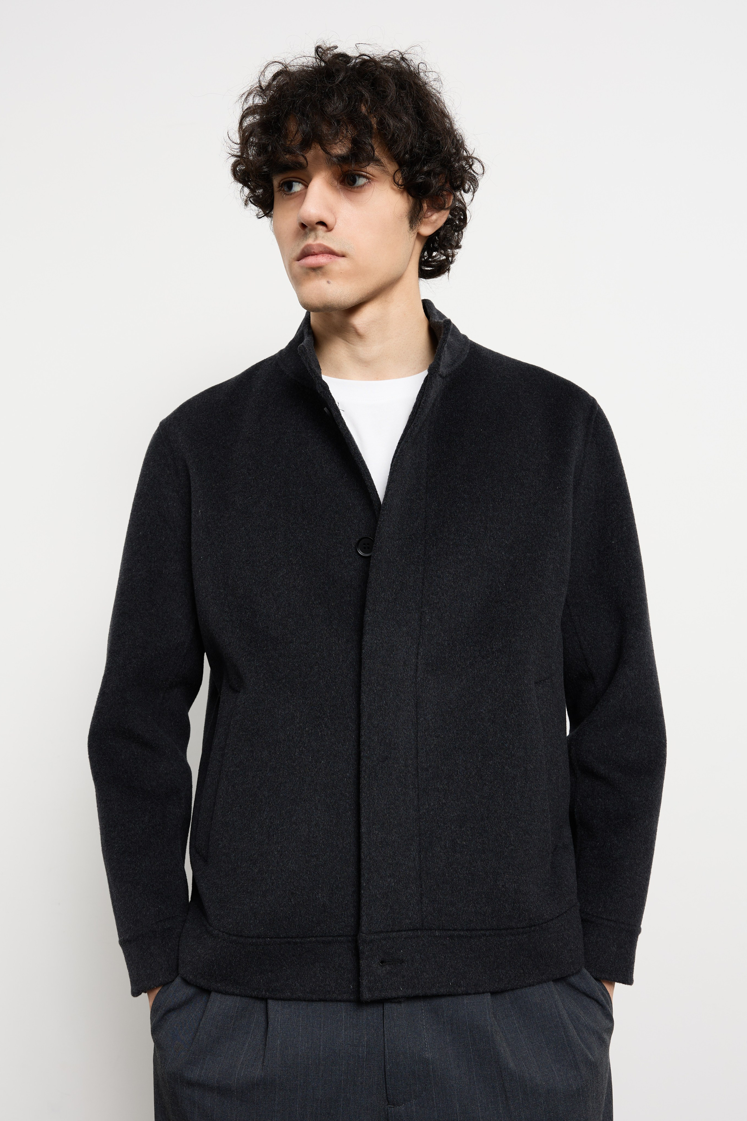 Оптовые продажи верхней одежды. Женские пальто из шерсти — заказать