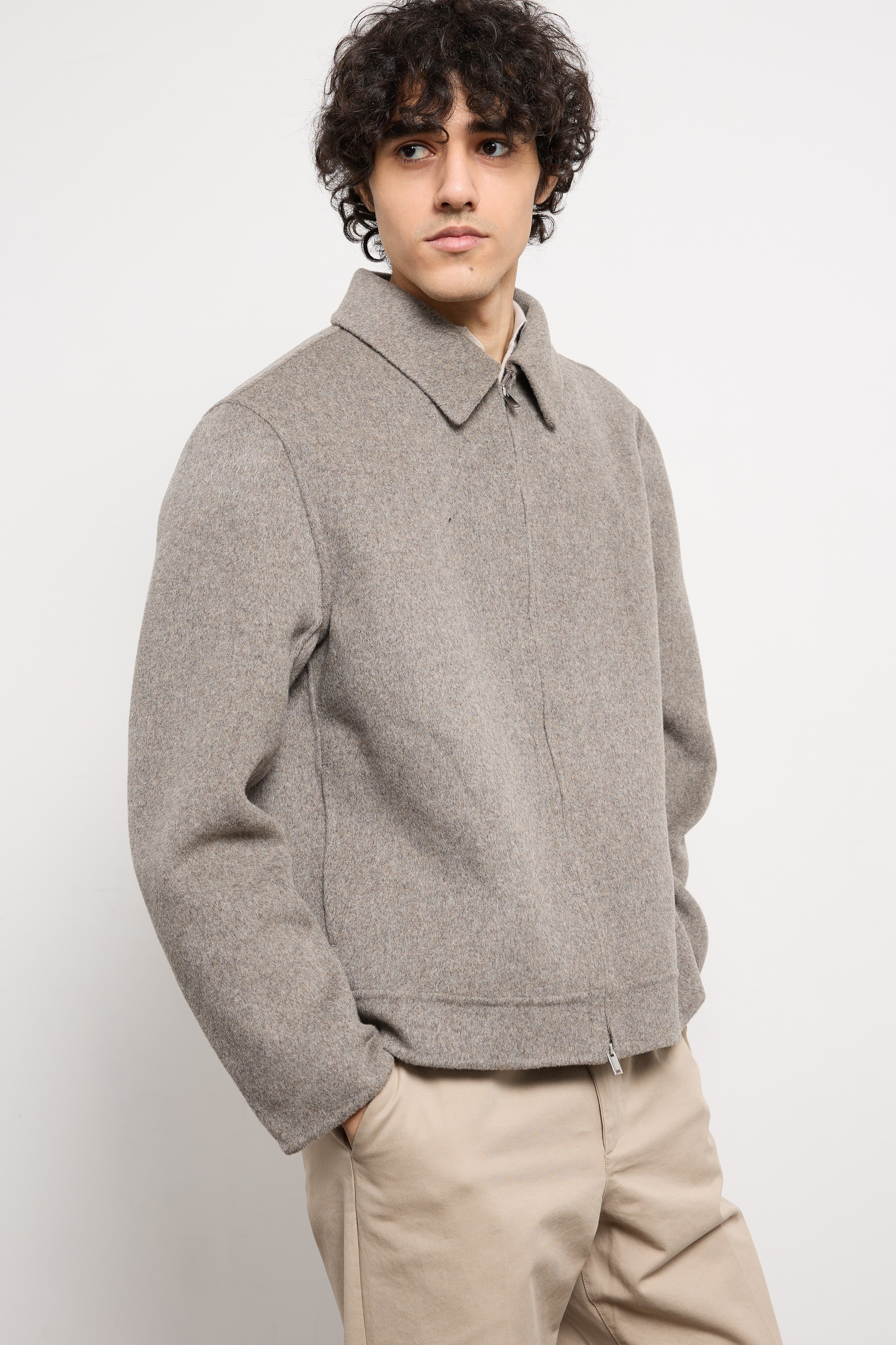 Оптовые продажи верхней одежды. Женские пальто из шерсти — заказать