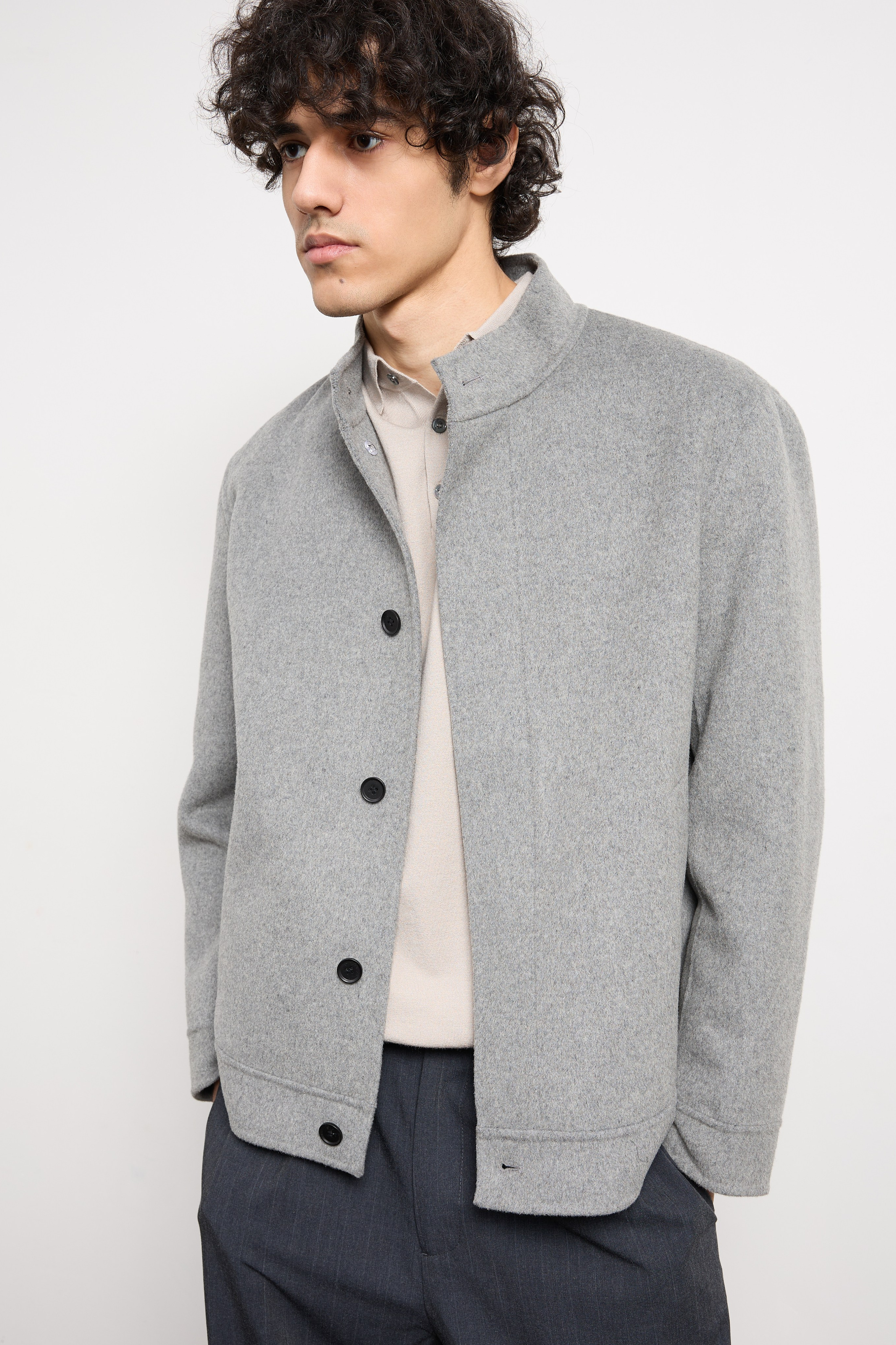 Оптовые продажи верхней одежды. Женские пальто из шерсти — заказать