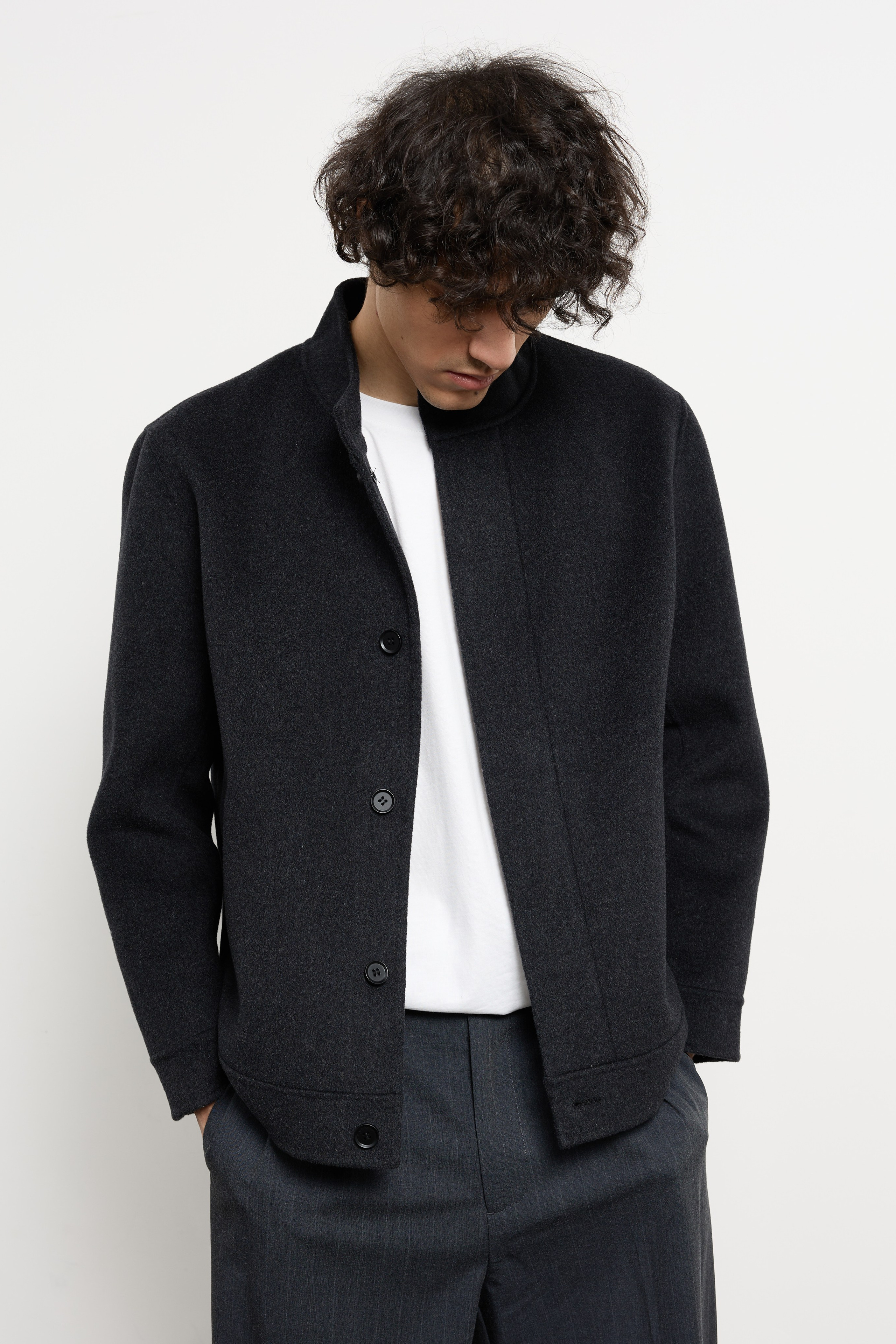 Оптовые продажи верхней одежды. Женские пальто из шерсти — заказать