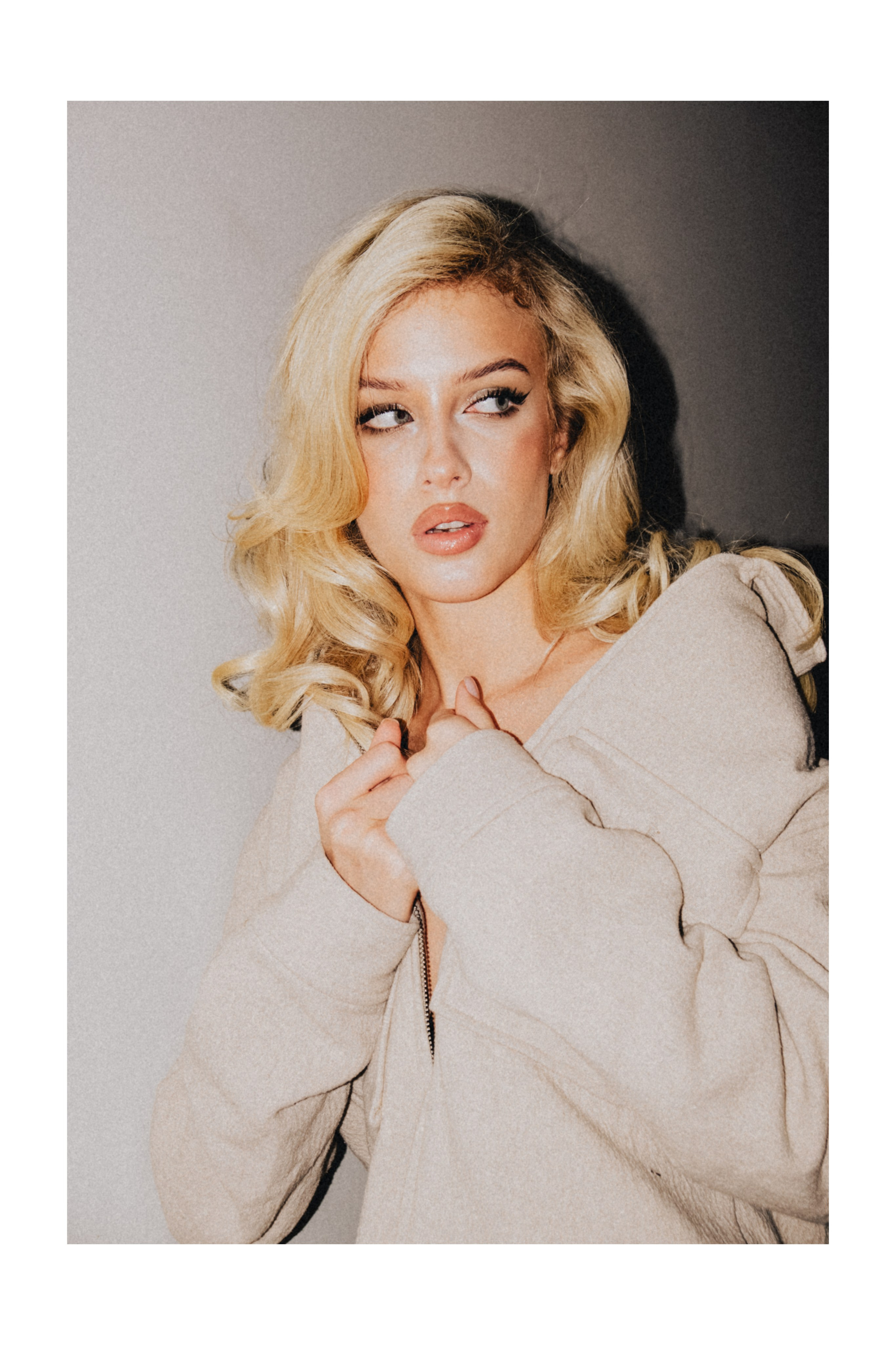 Модель для предметной съемки Алиса М. Красноярск| Sale Easy