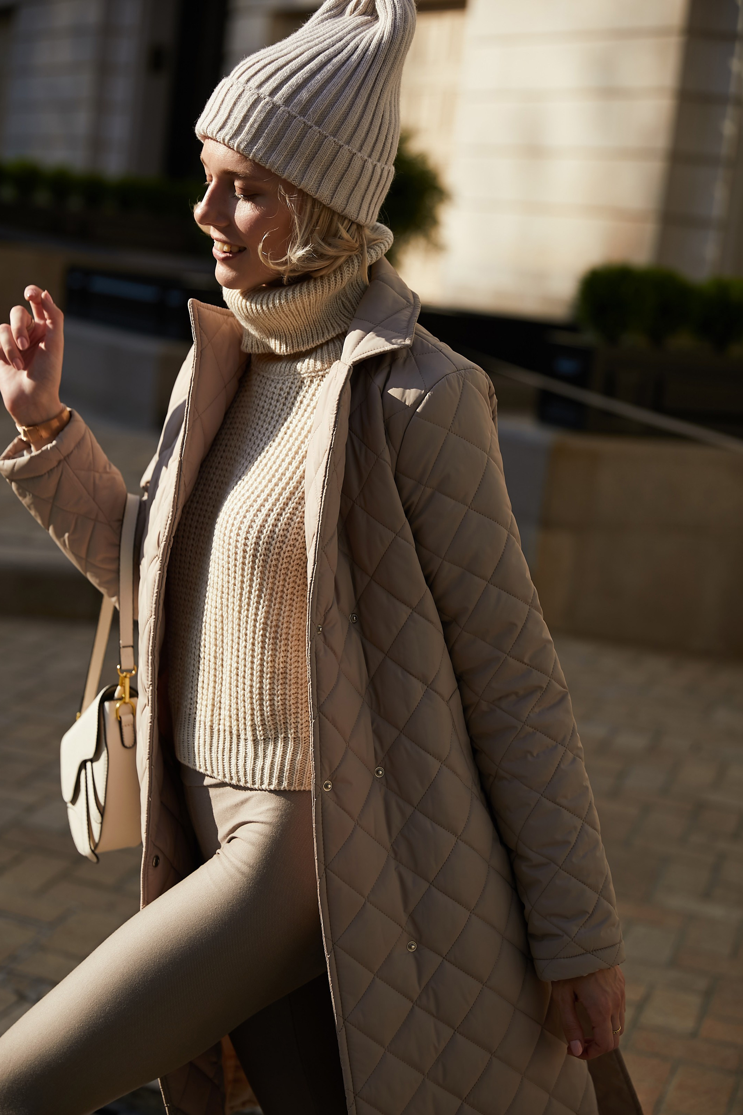 Модель для предметной съемки Александра А Москва| Sale Easy