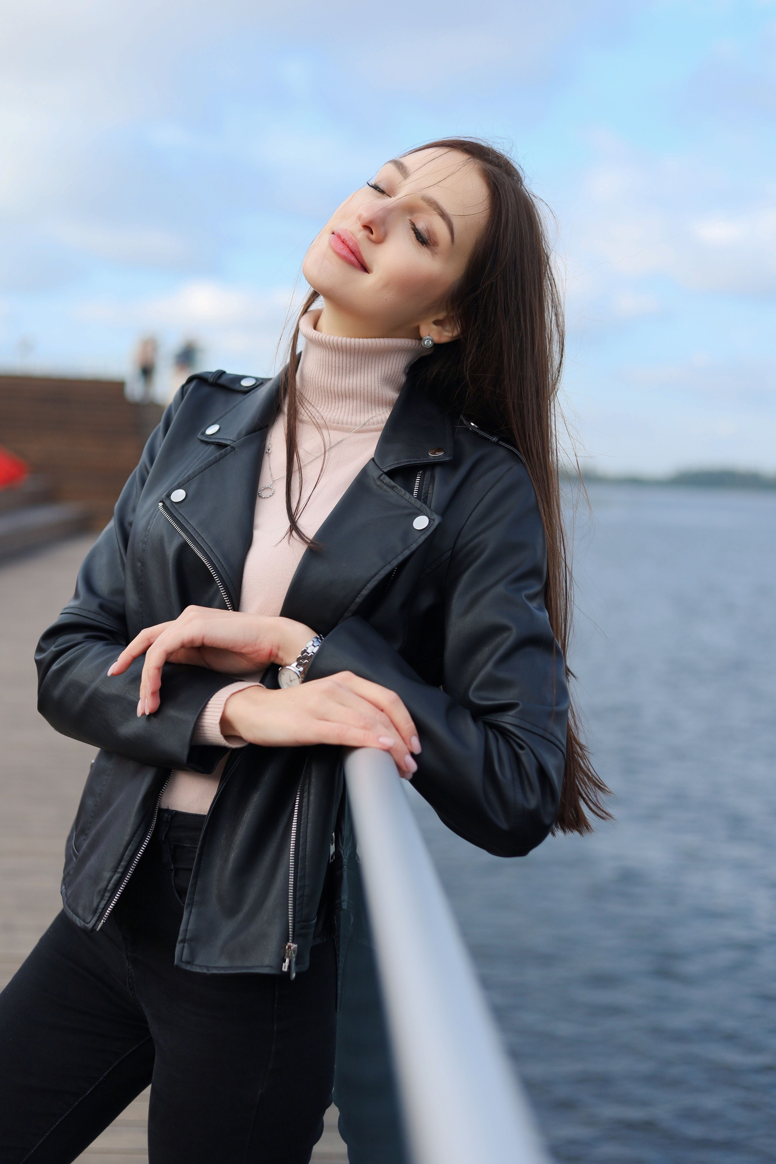 Модель для предметной съемки Юлия А. Н.Новгород| Sale Easy