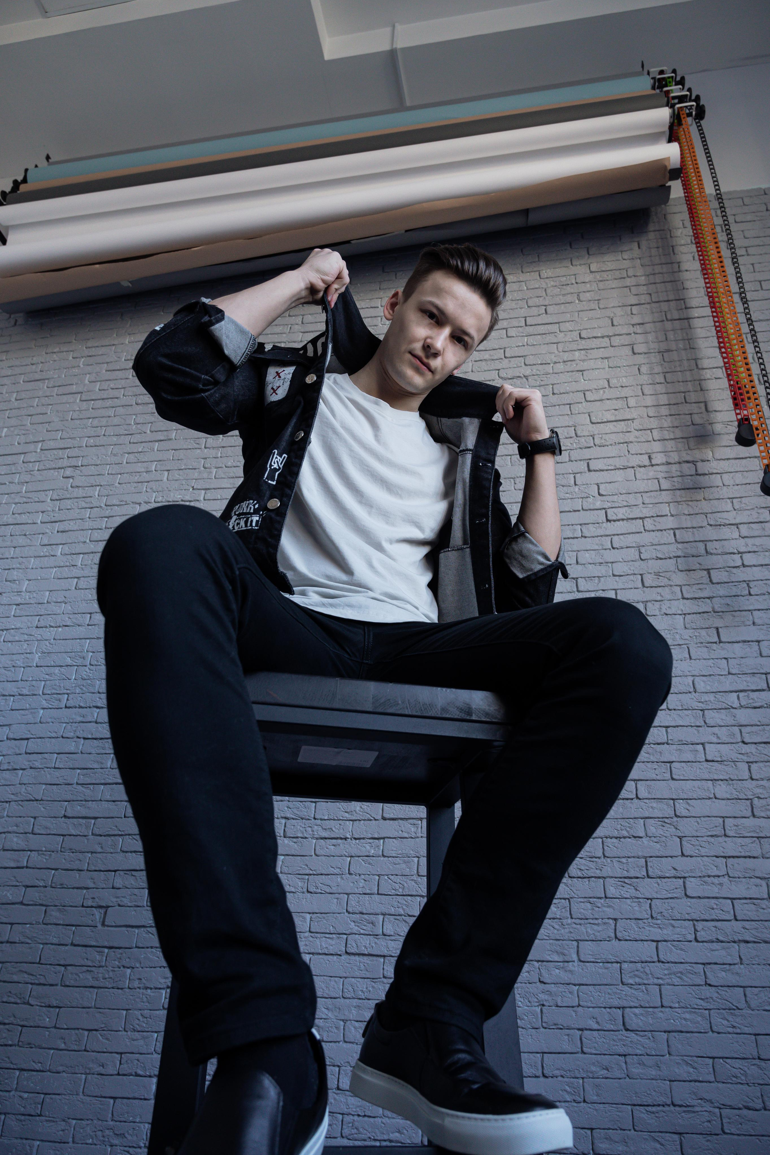 Модель для предметной съемки Роман АА Москва | Sale Easy