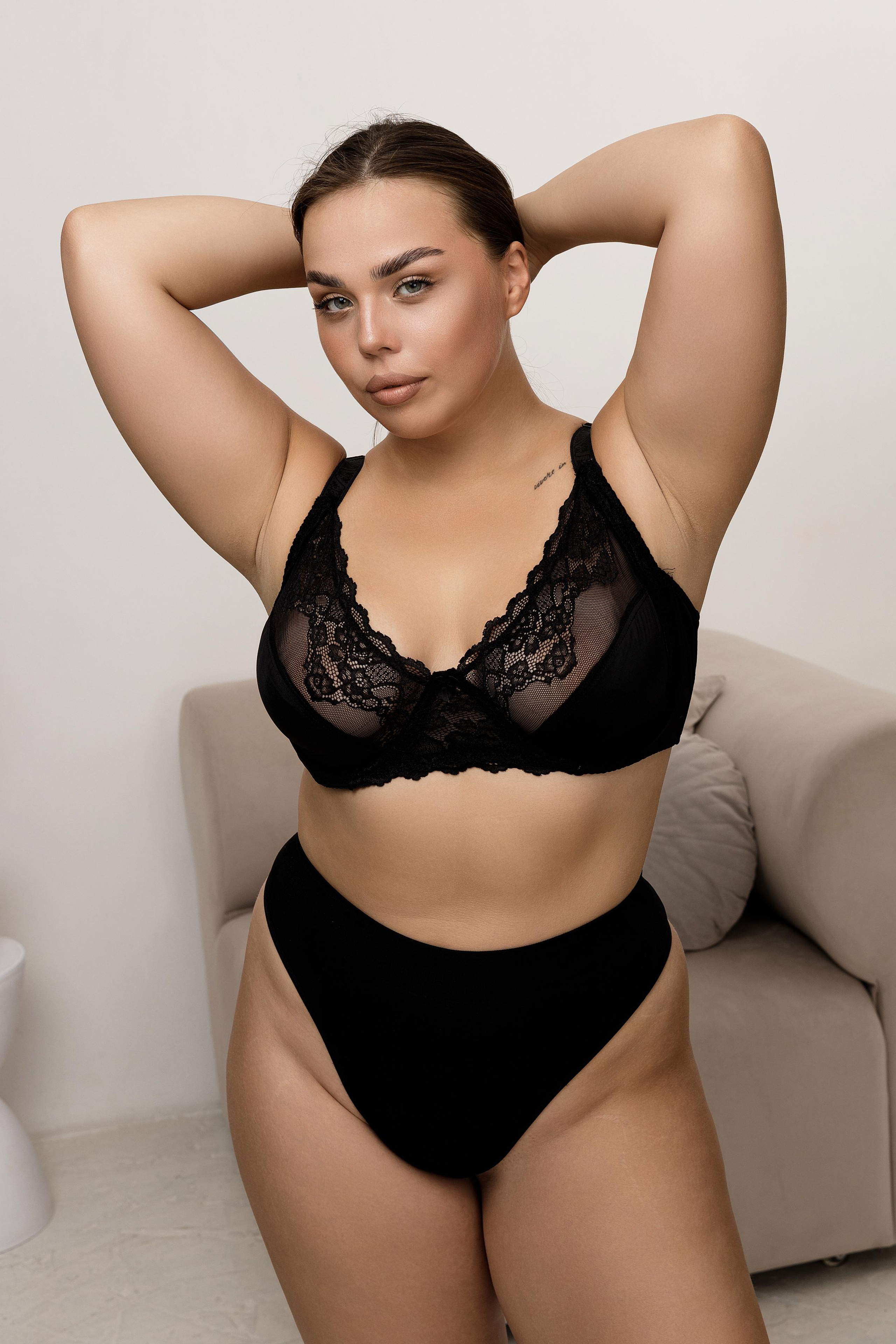 Модель plus size для предметной съемки Полина С-Петербург | Sale Easy