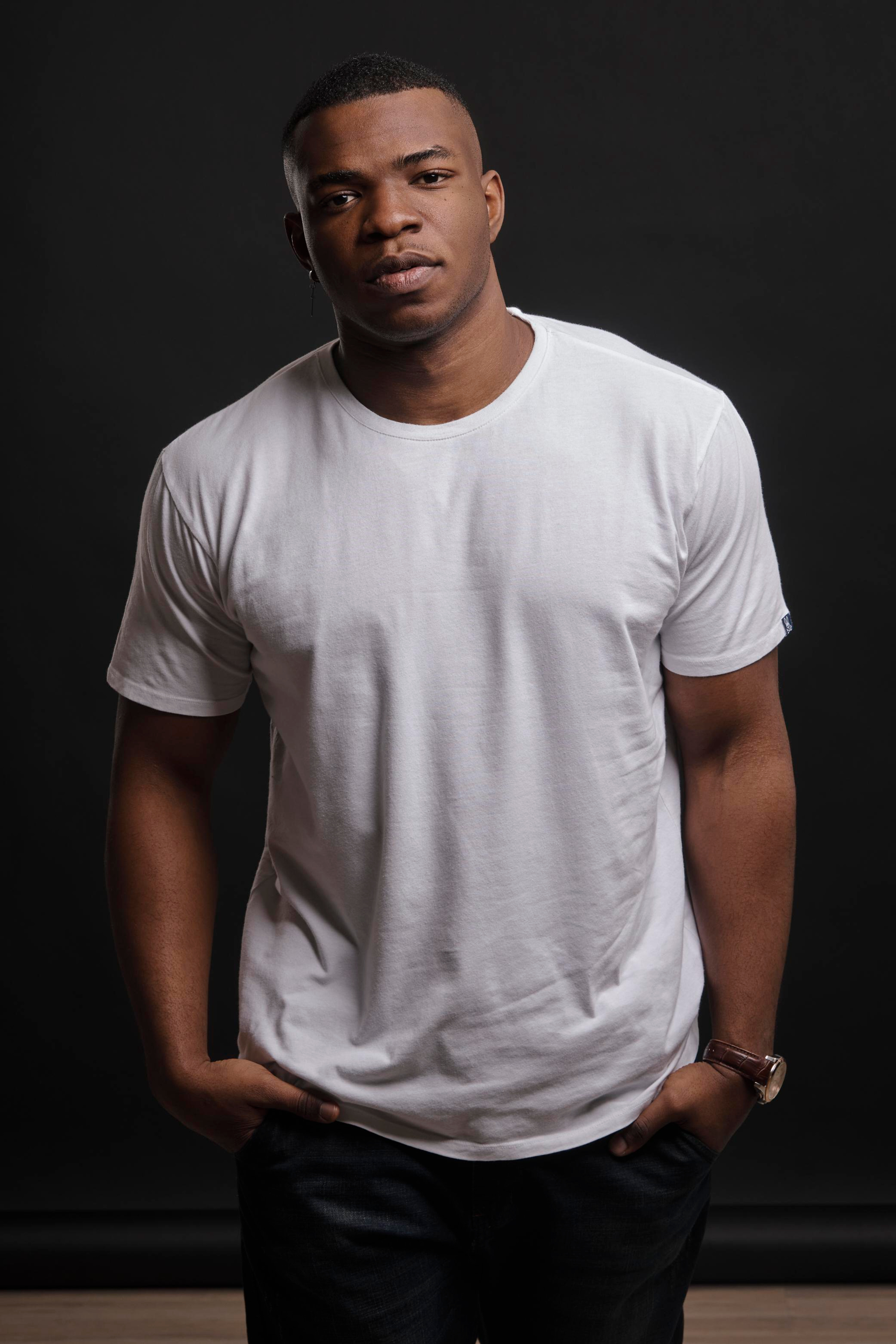 Модель для предметной съемки Нджебайи Ален Даниэль Москва | Sale Easy