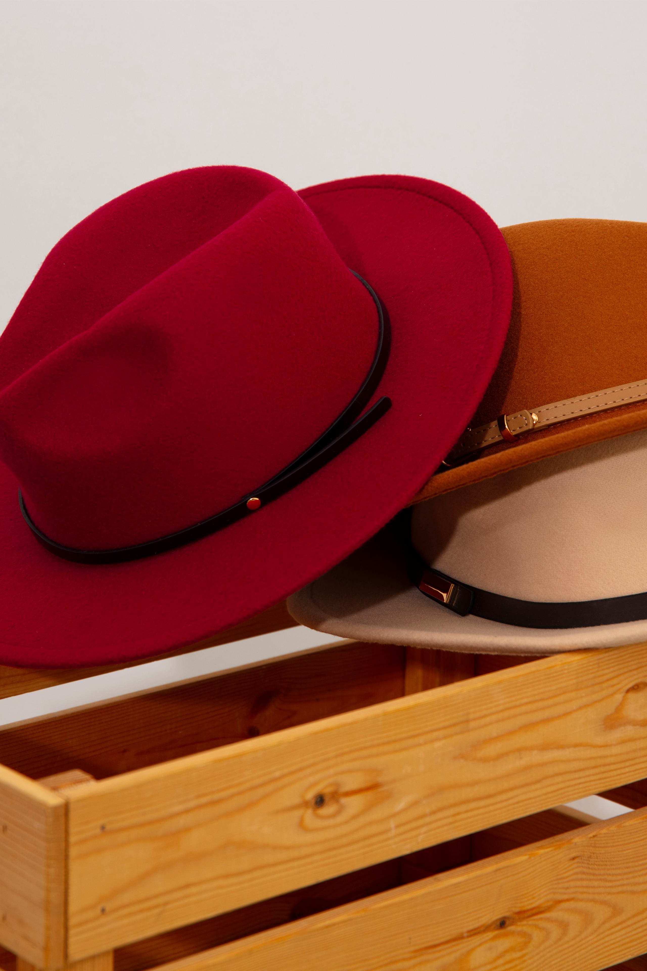 Идея для универсальных шляп, подходящих для любого времени года.