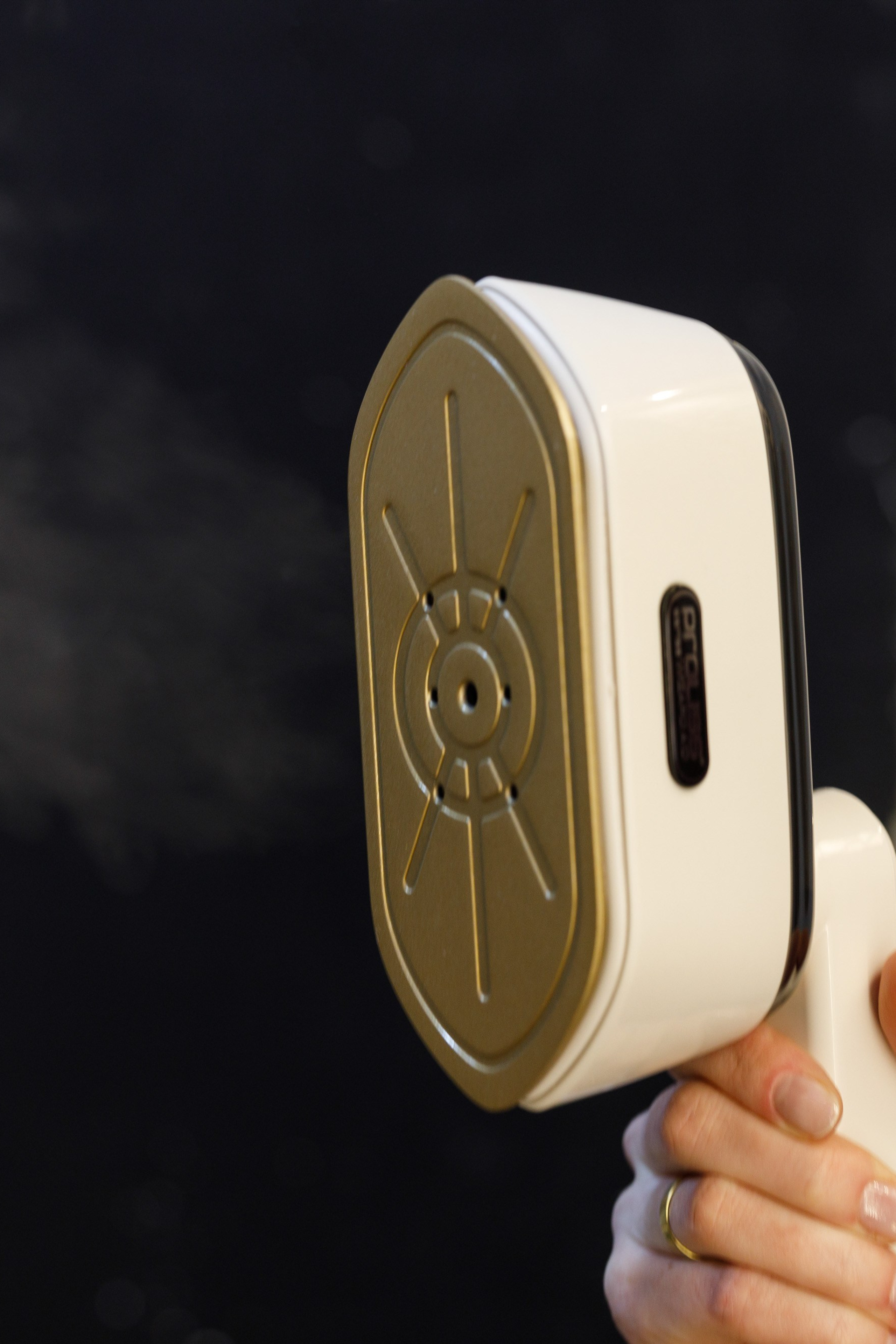 Профессиональная съемка техники с фокусом на эргономику и удобство использования.