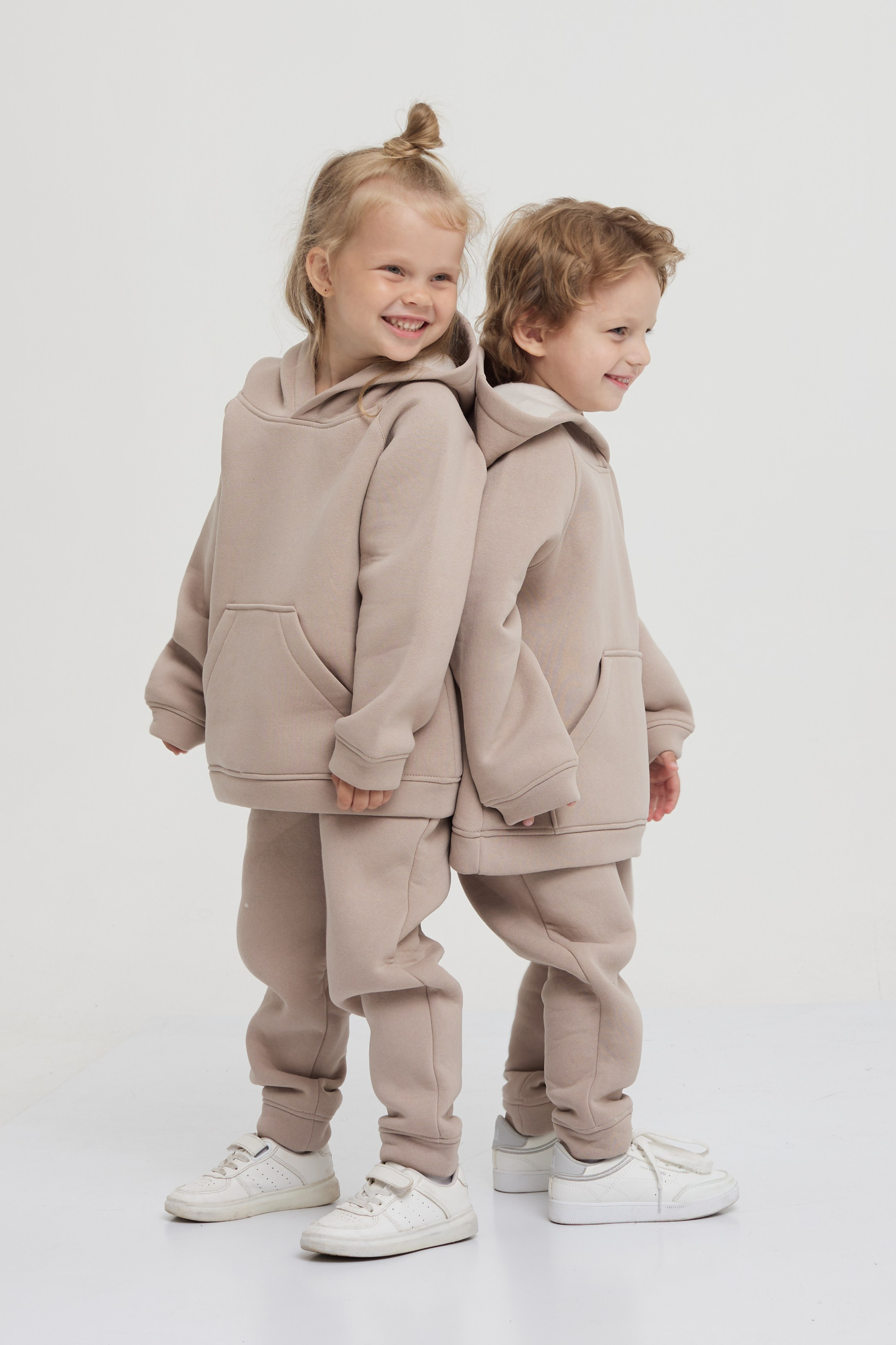 Модель девочка для предметной съемки Мия Б. Н.Новгород | Sale Easy