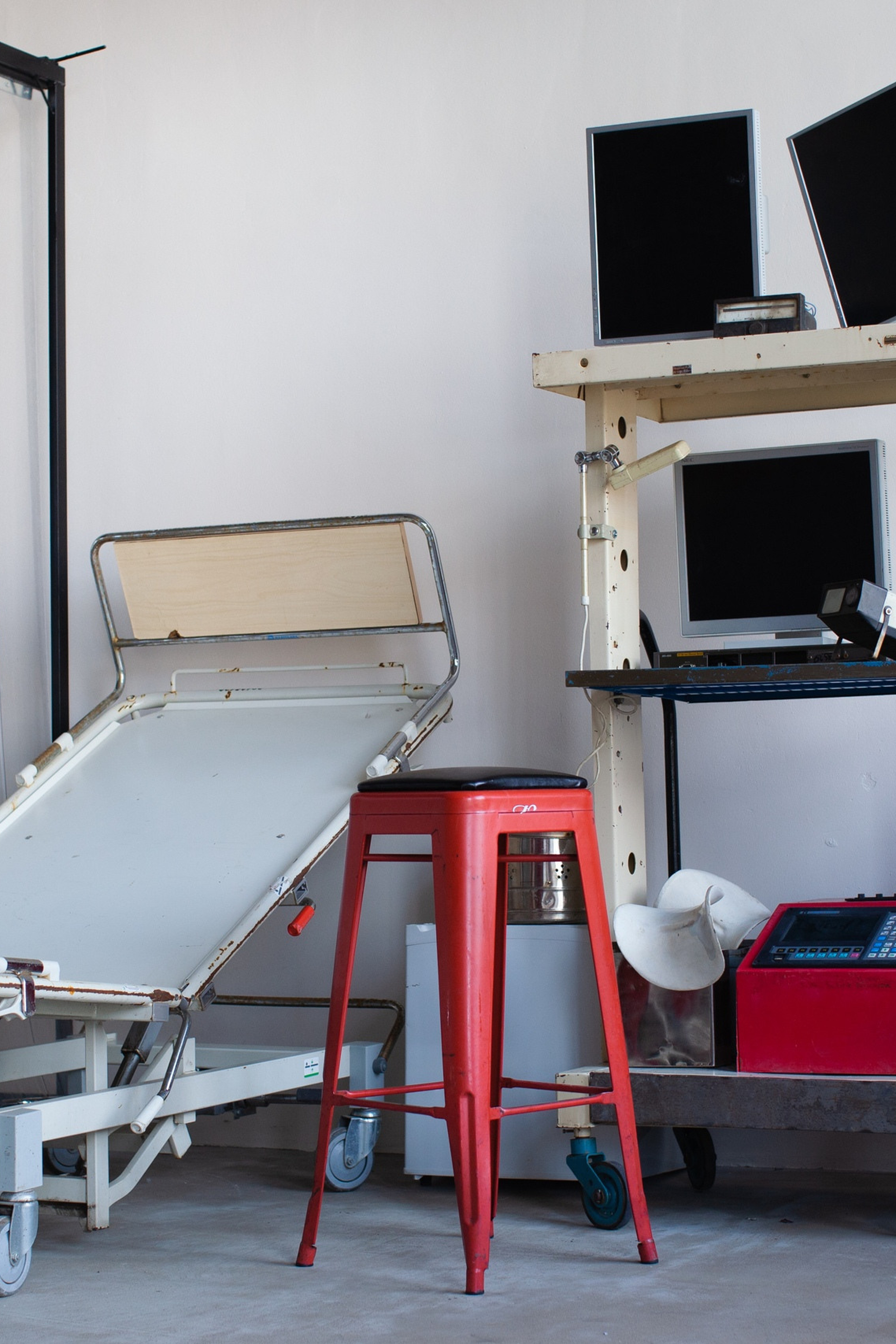 ЛОКАЦИЯ 223 — зал Антиутопия для предм. съемки С.-Пб|Sale Easy