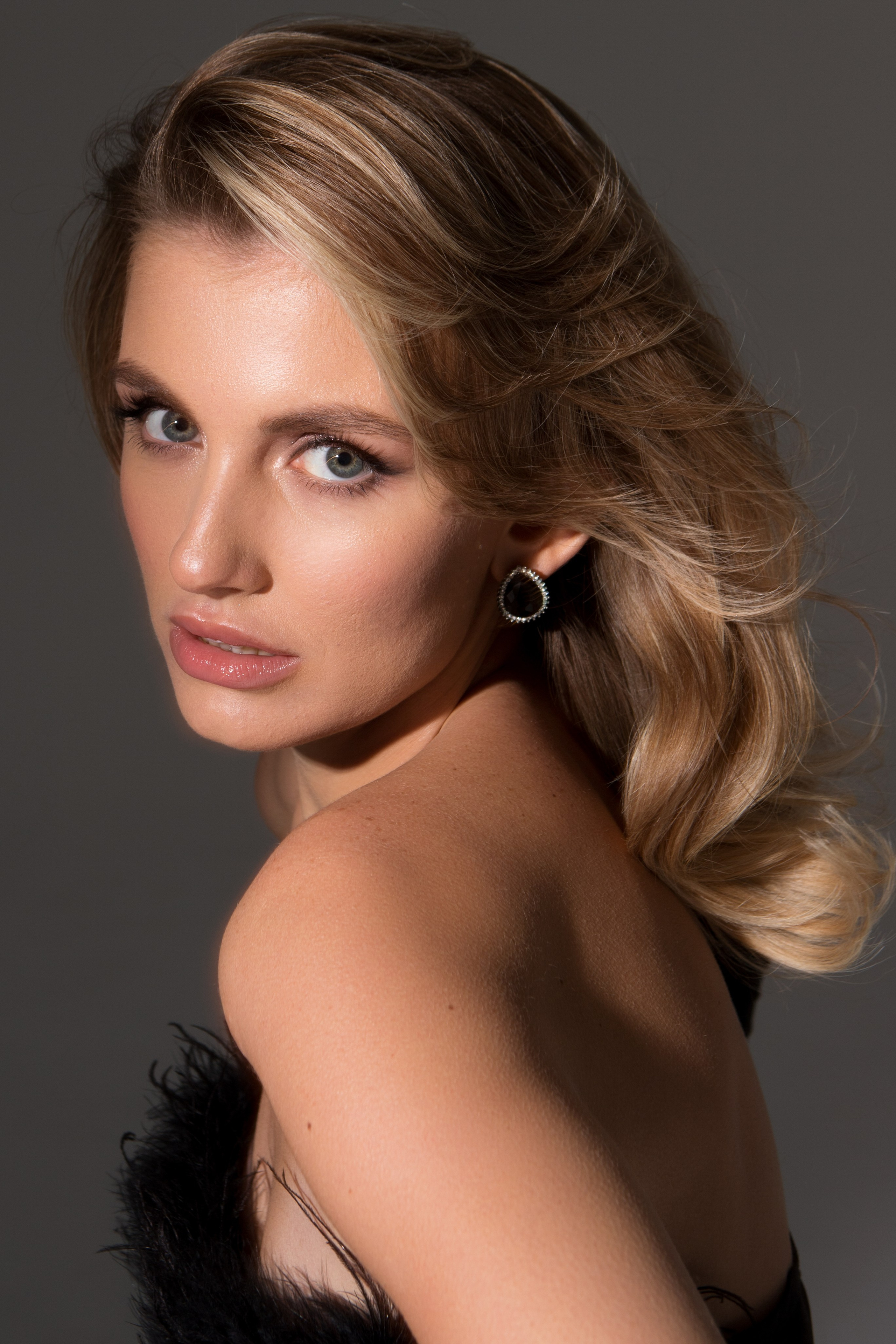 Модель для предметной съемки Юлия С. Москва| Sale Easy