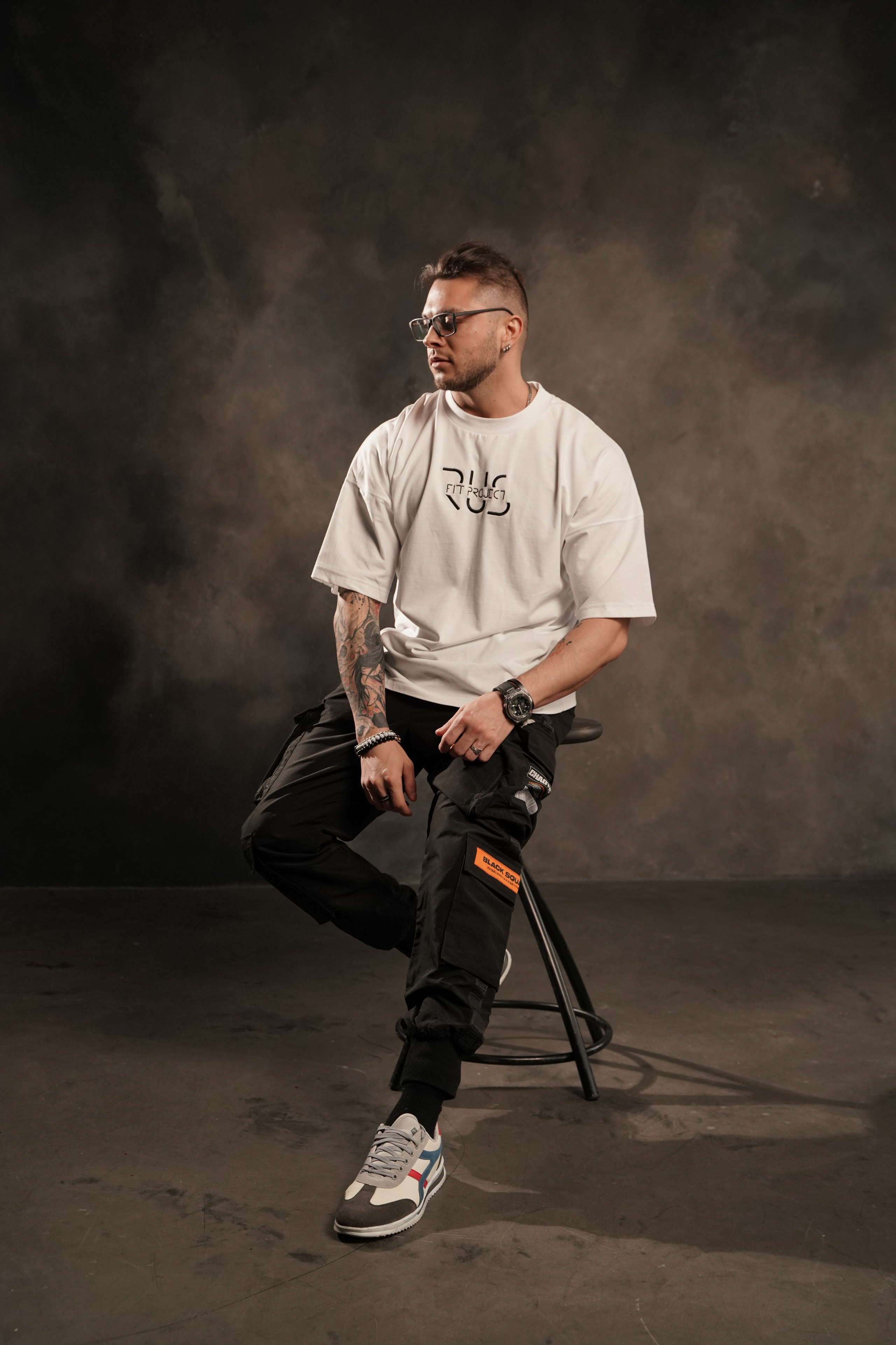 Модель для предметной съемки Руслан Г. Красноярск| Sale Easy