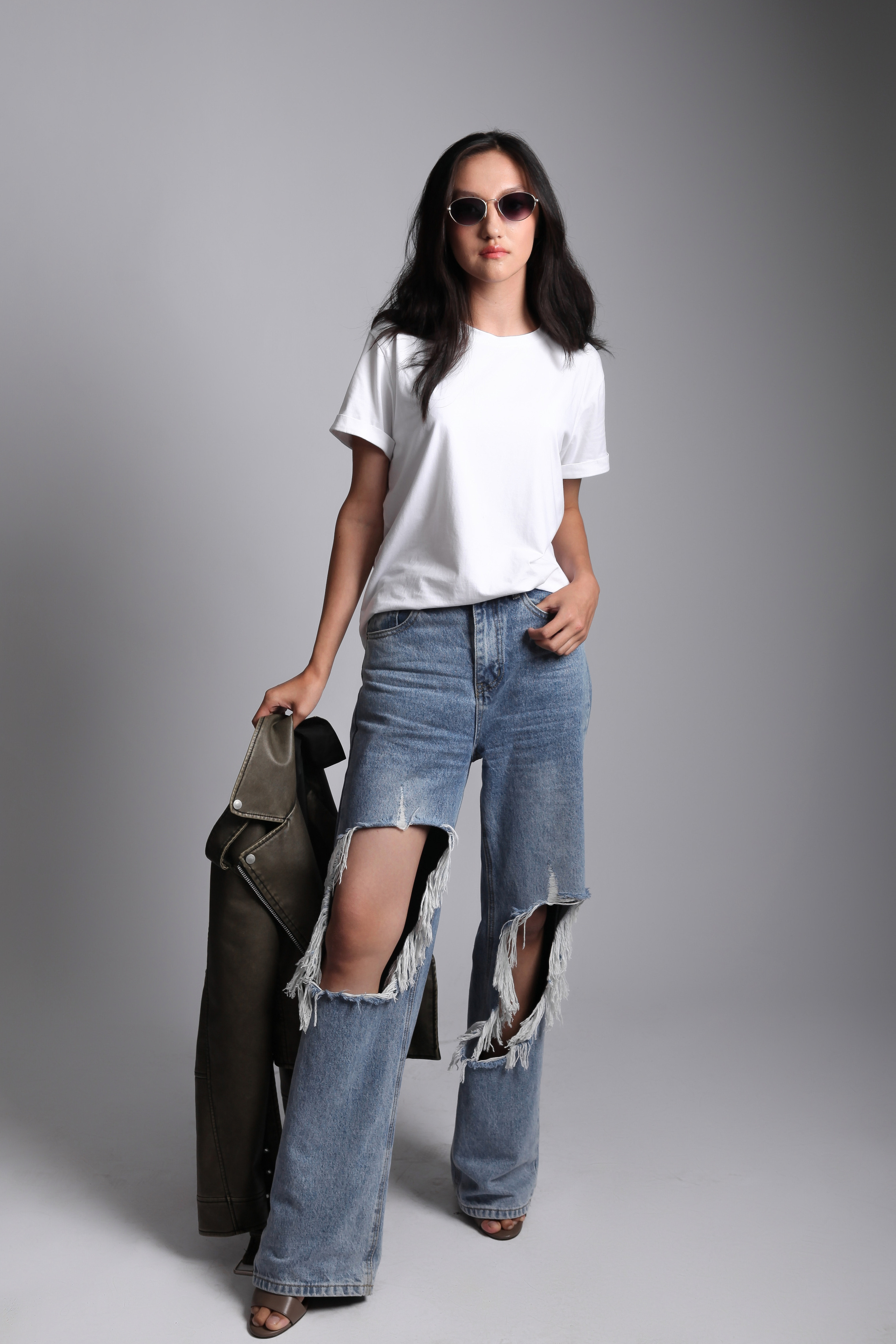 Модель для предметной съемки Камила Новосибирск| Sale Easy