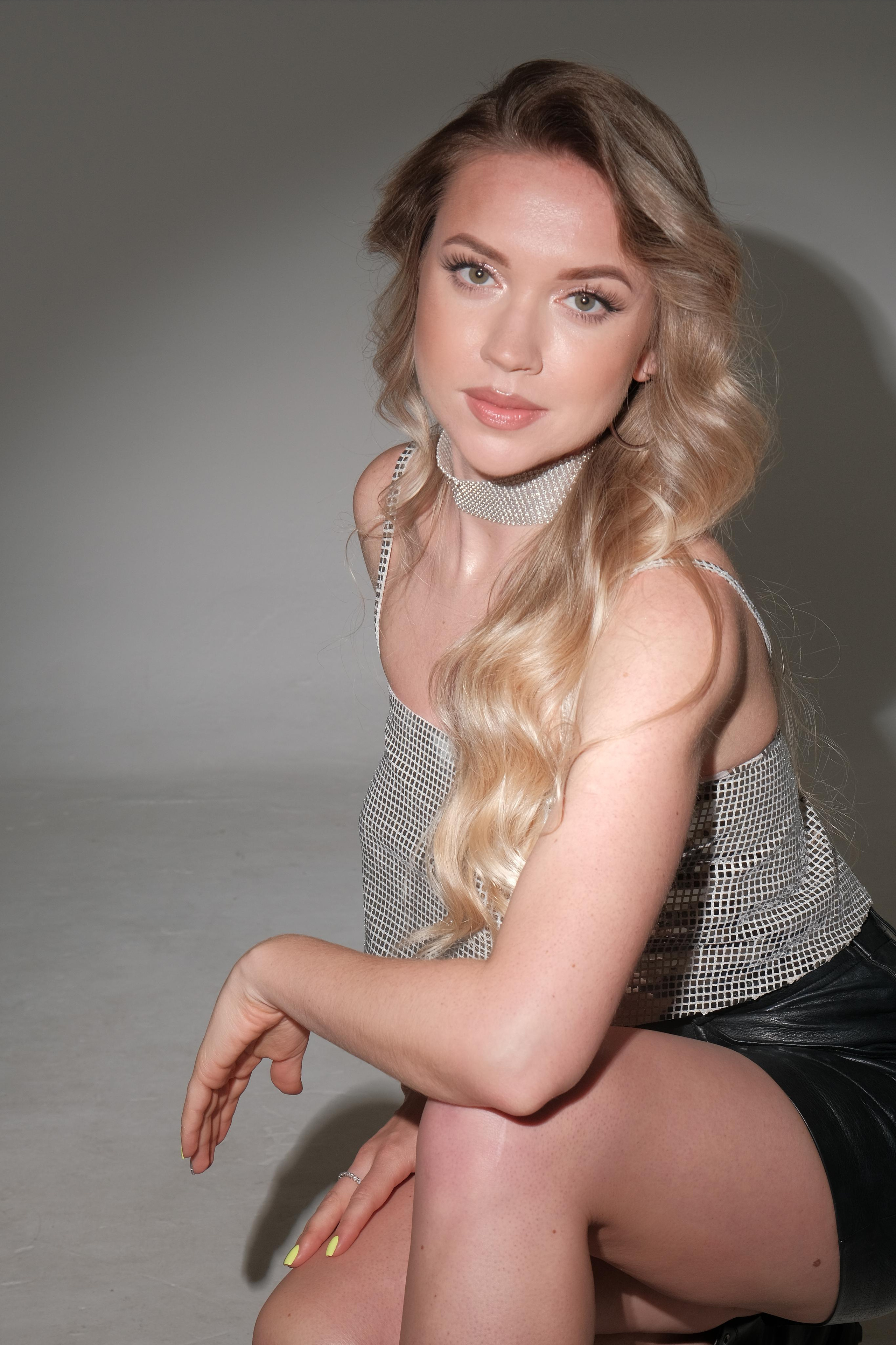 Модель для предметной съемки Ксения В. Москва| Sale Easy