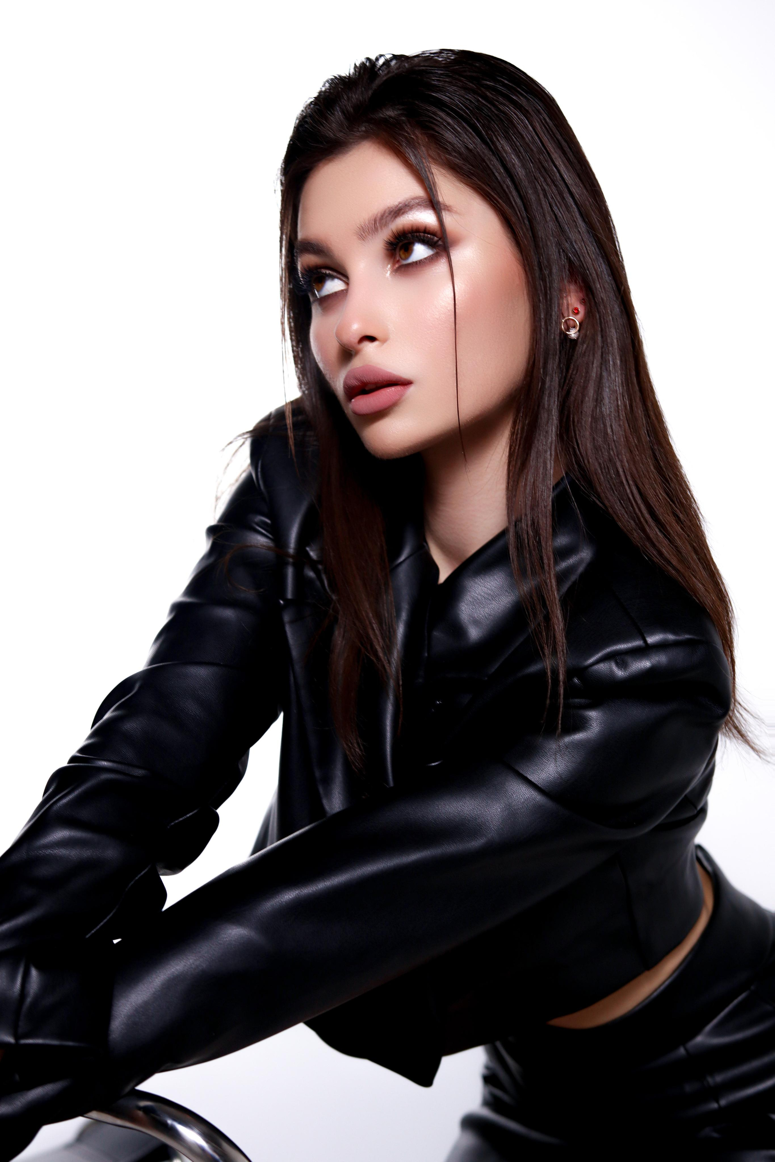 Модель для предметной съемки Станислава Москва| Sale Easy