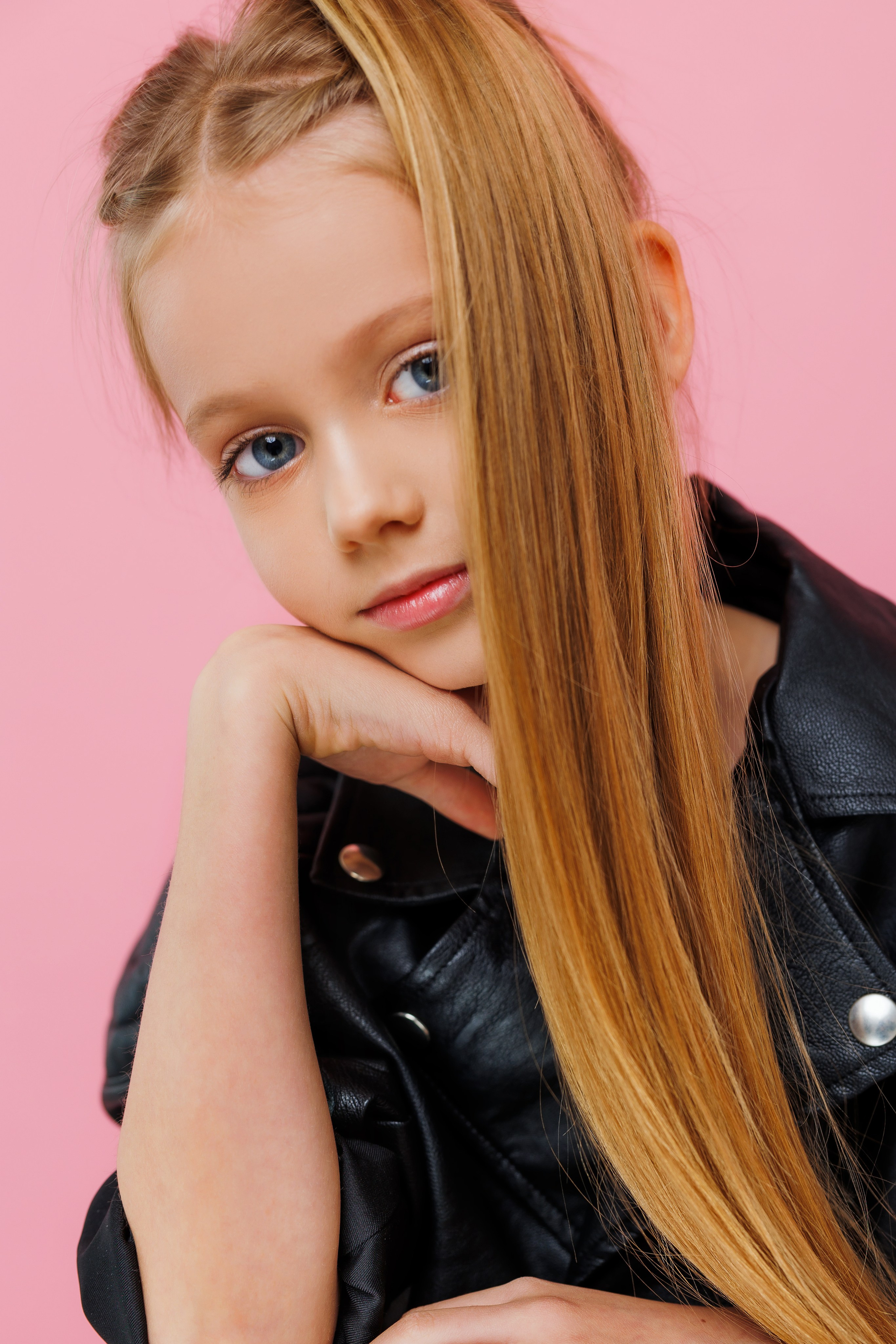 Модель девочка для предметной съемки Лаура А Казань| Sale Easy