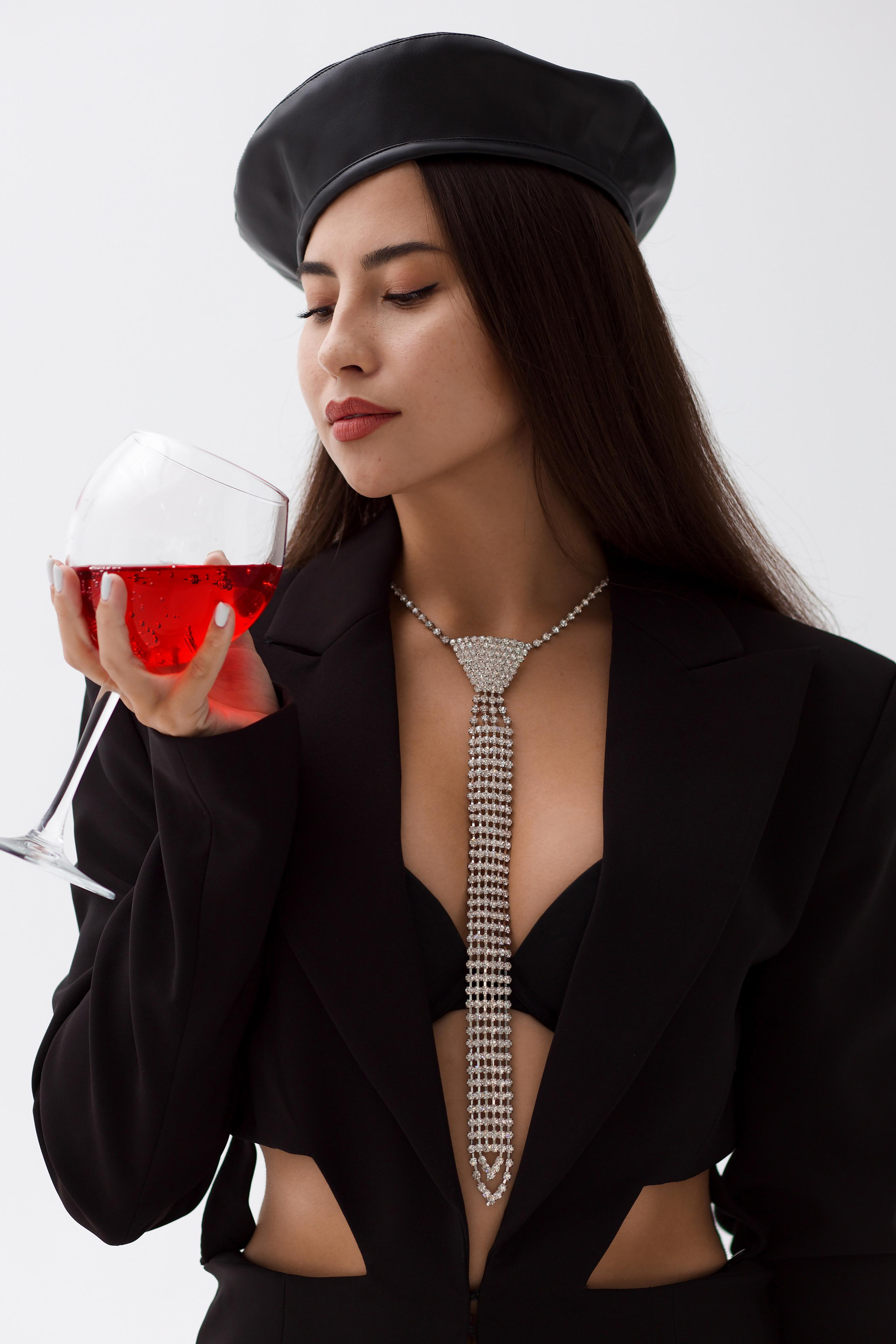 Модель для предметной съемки Нурия Москва| Sale Easy