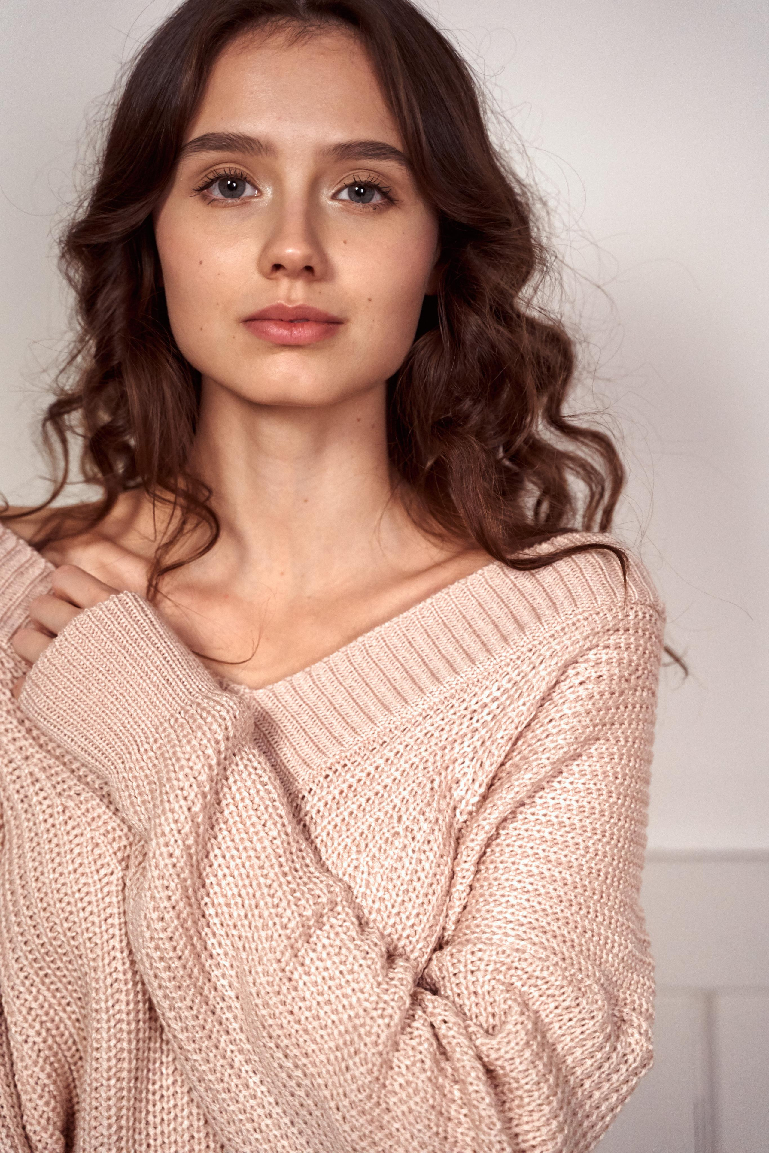 Модель для предметной съемки Резеда Москва| Sale Easy