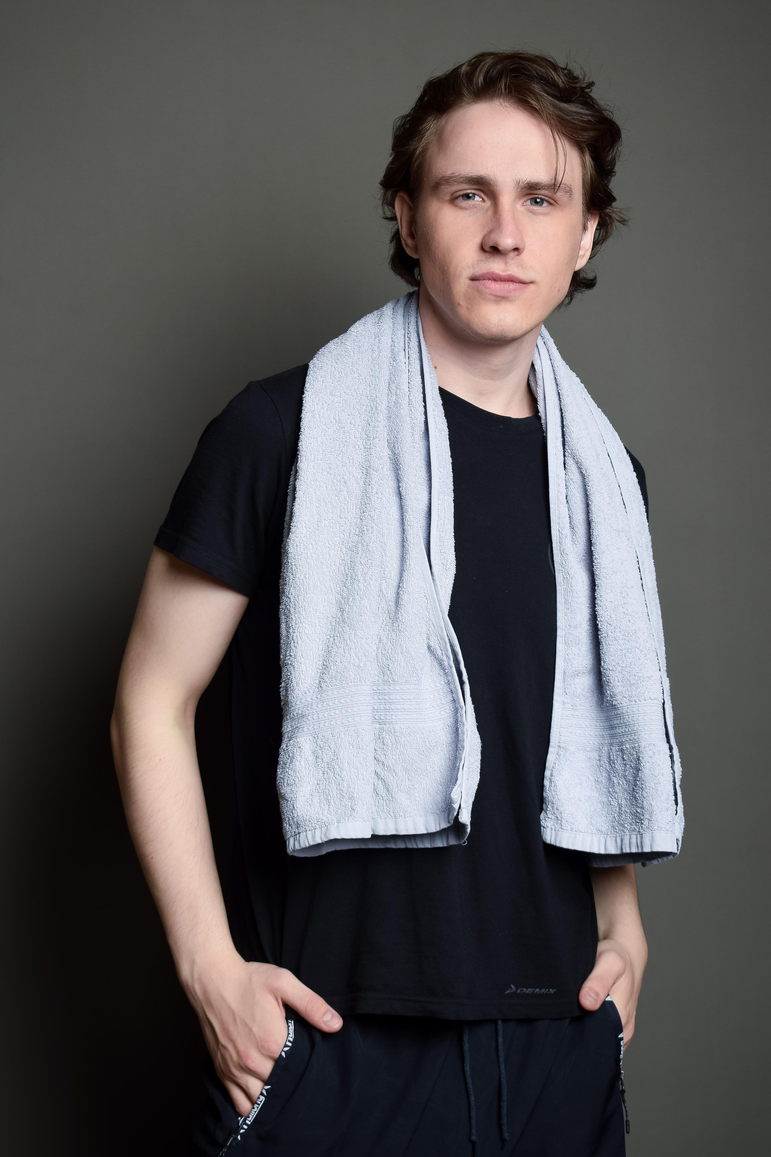 Модель для предметной съемки Илья Д С-Петербург | Sale Easy