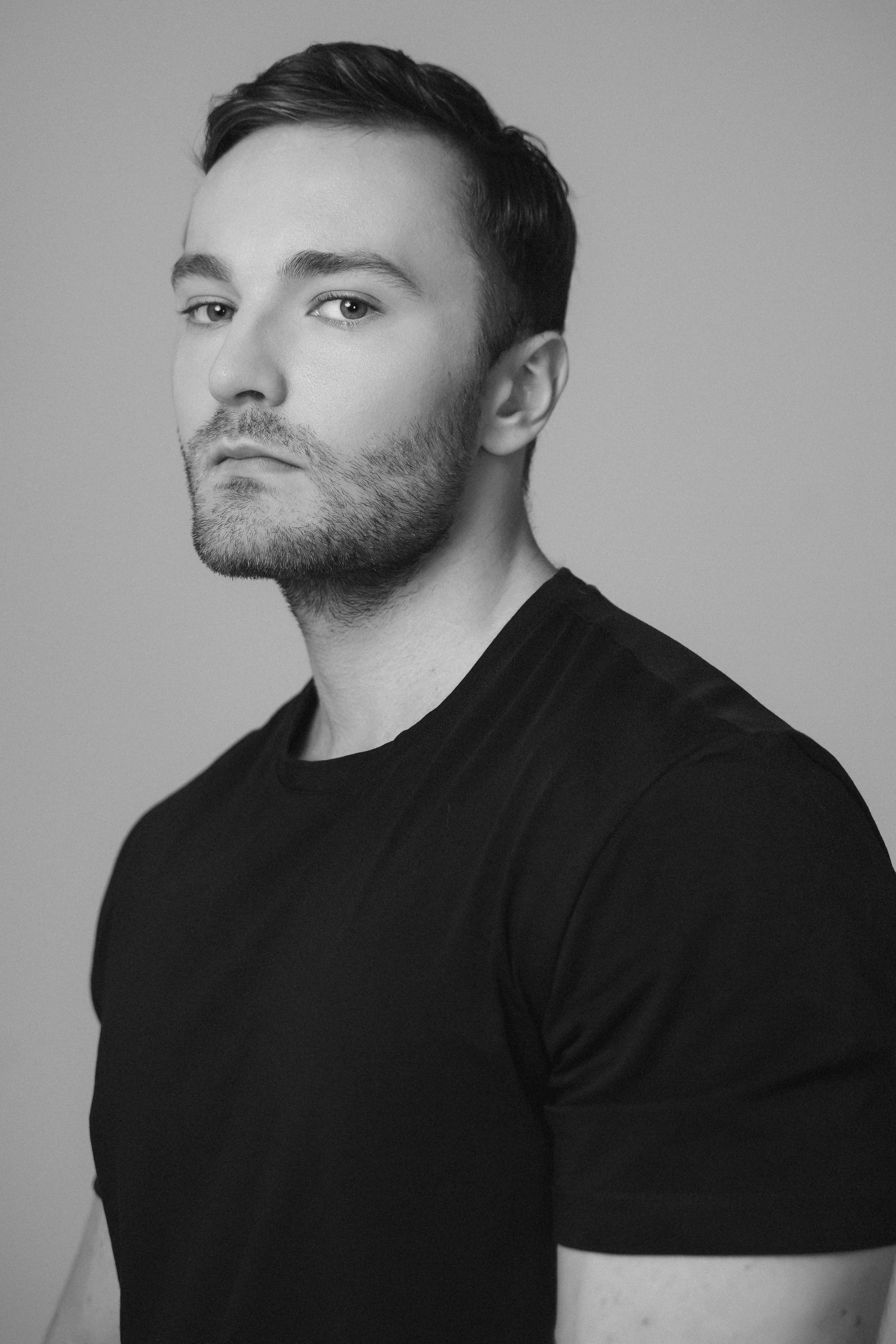 Модель для предметной съемки Роман А. Москва | Sale Easy