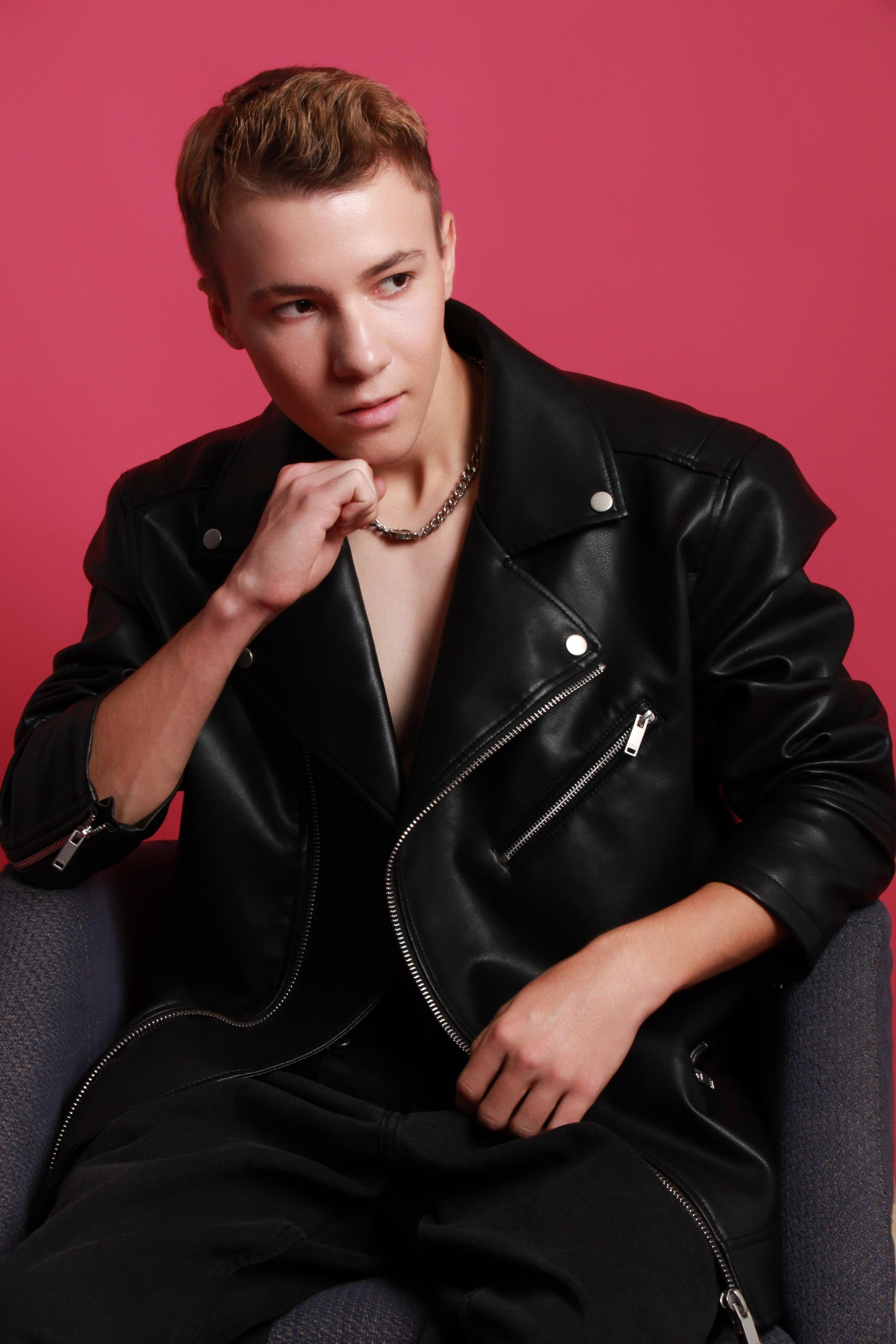 Модель для предметной съемки Руслан Б Новосибирск| Sale Easy