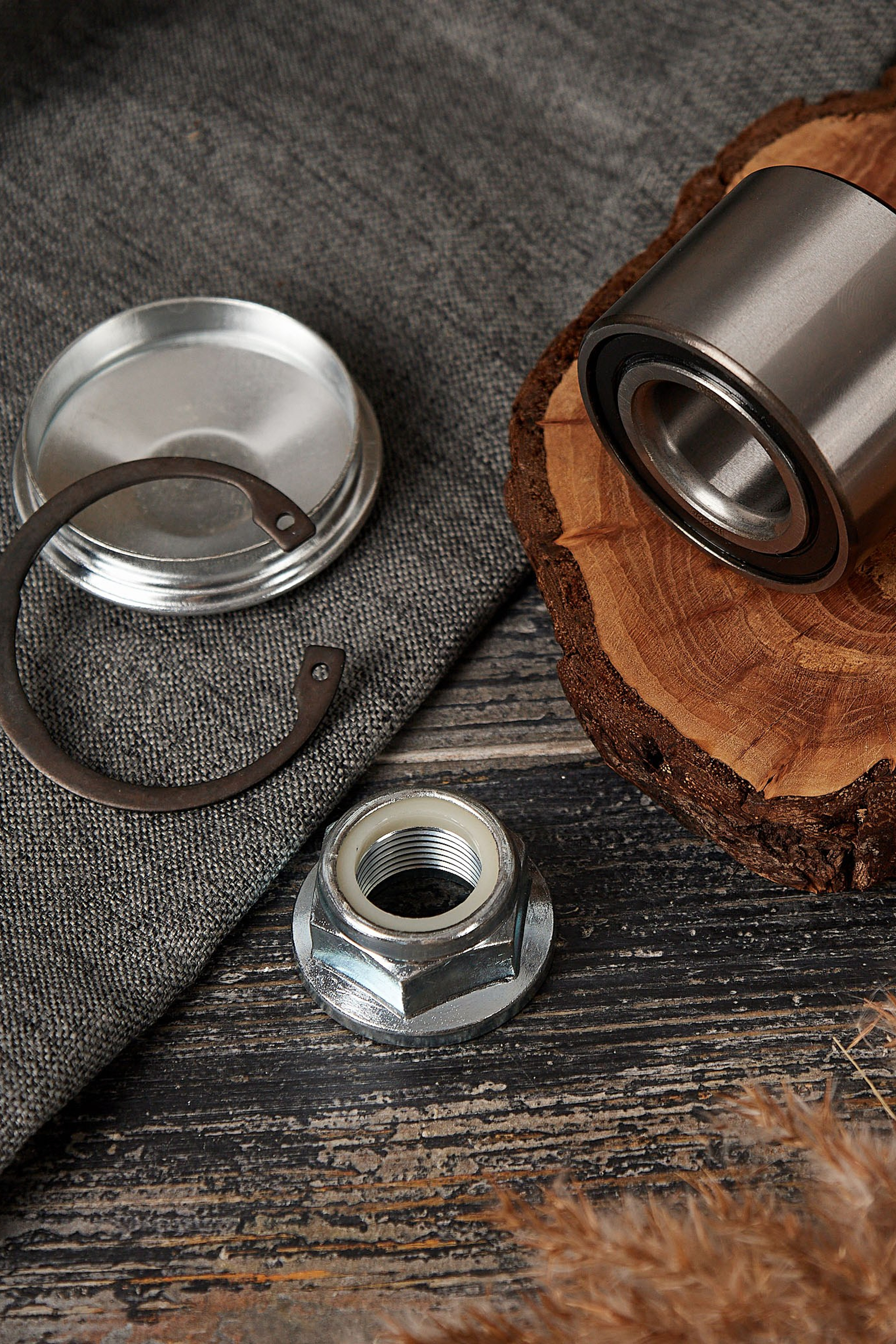 Предметная съемка автотоваров для повышения узнаваемости и привлекательности продукции.