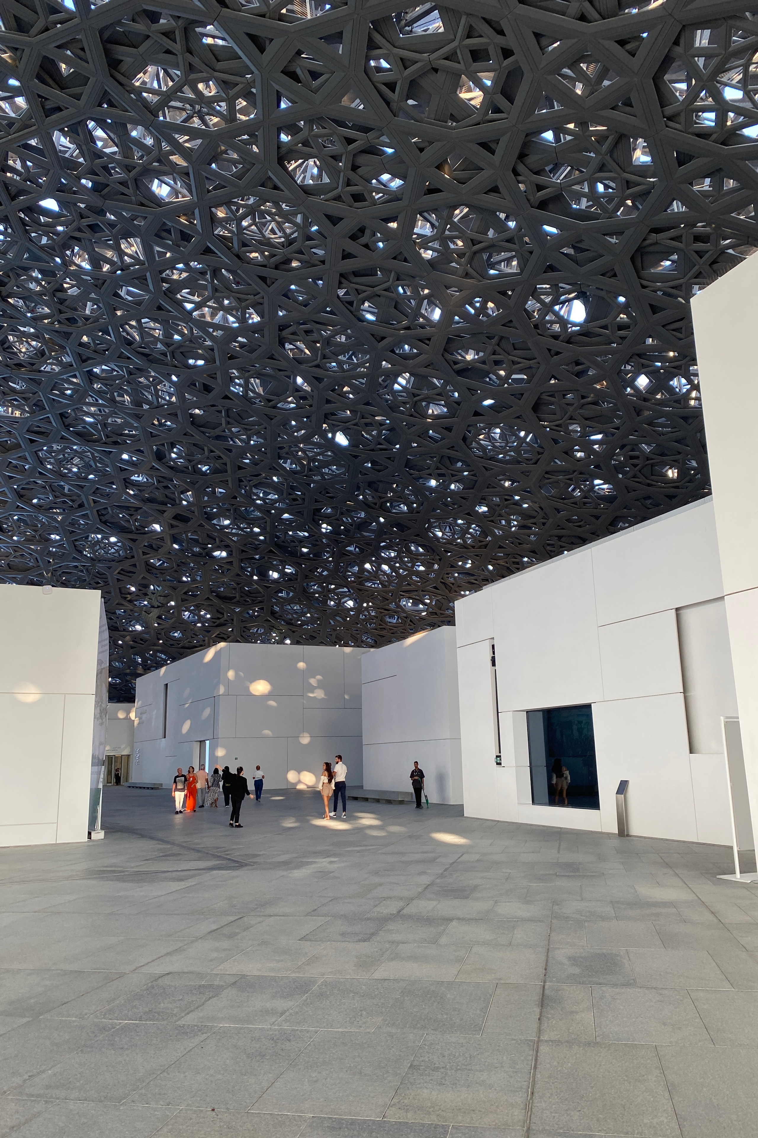 Локация Лувр Абу-Даби для предметной съемки Дубай|Sale Easy