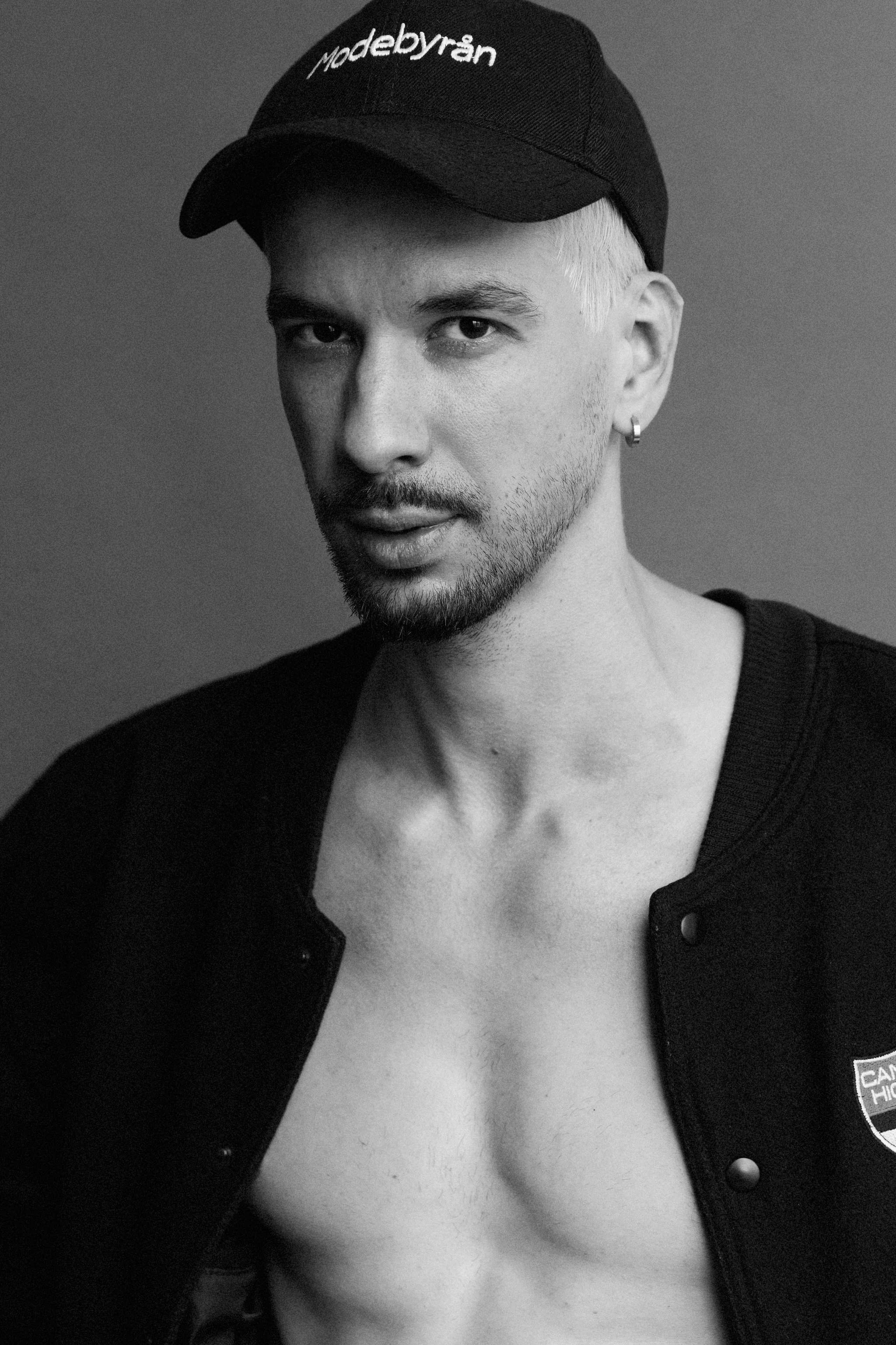 Модель для предметной съемки Фил Москва | Sale Easy