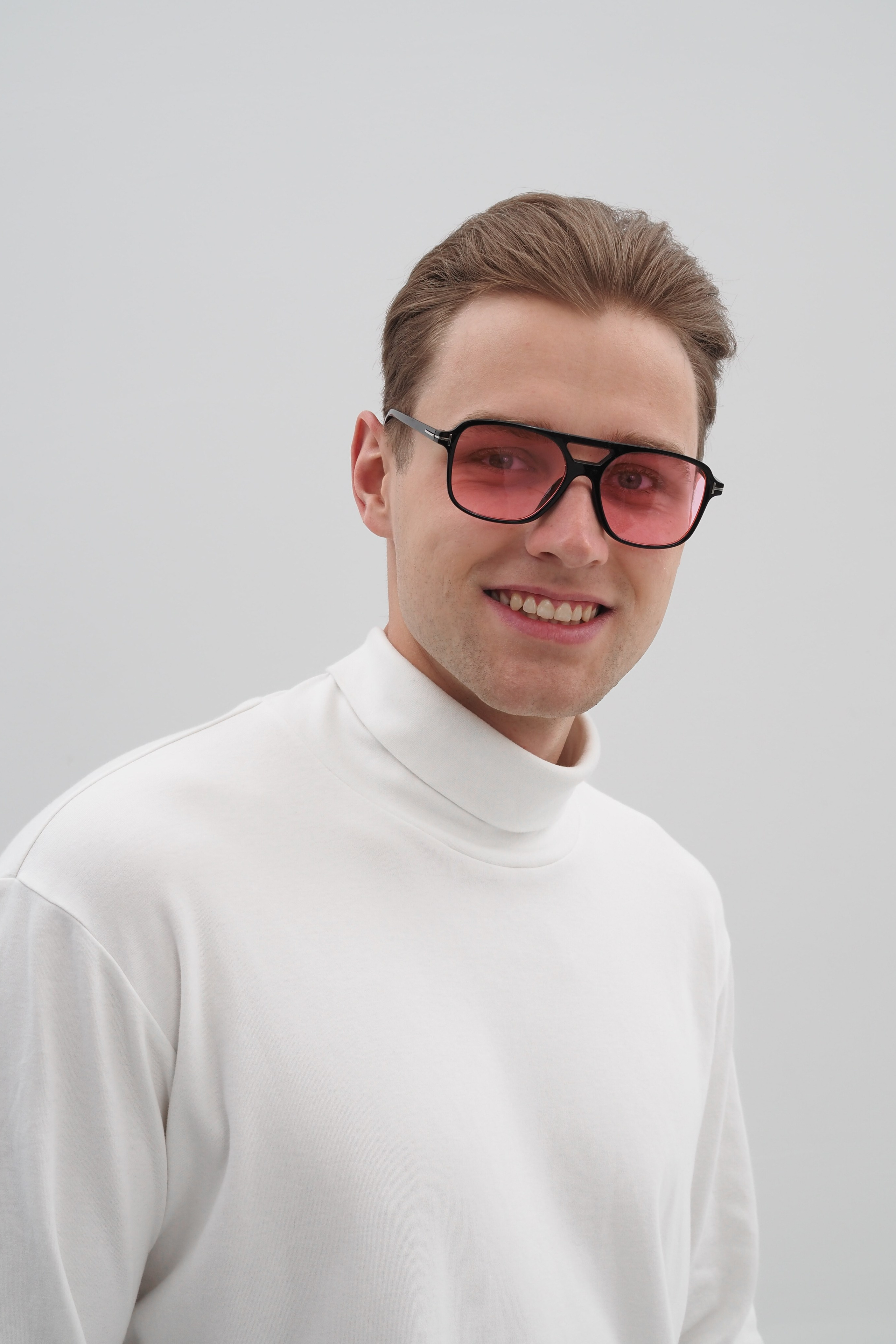 Модель для предметной съемки Игорь А Н.Новгород | Sale Easy