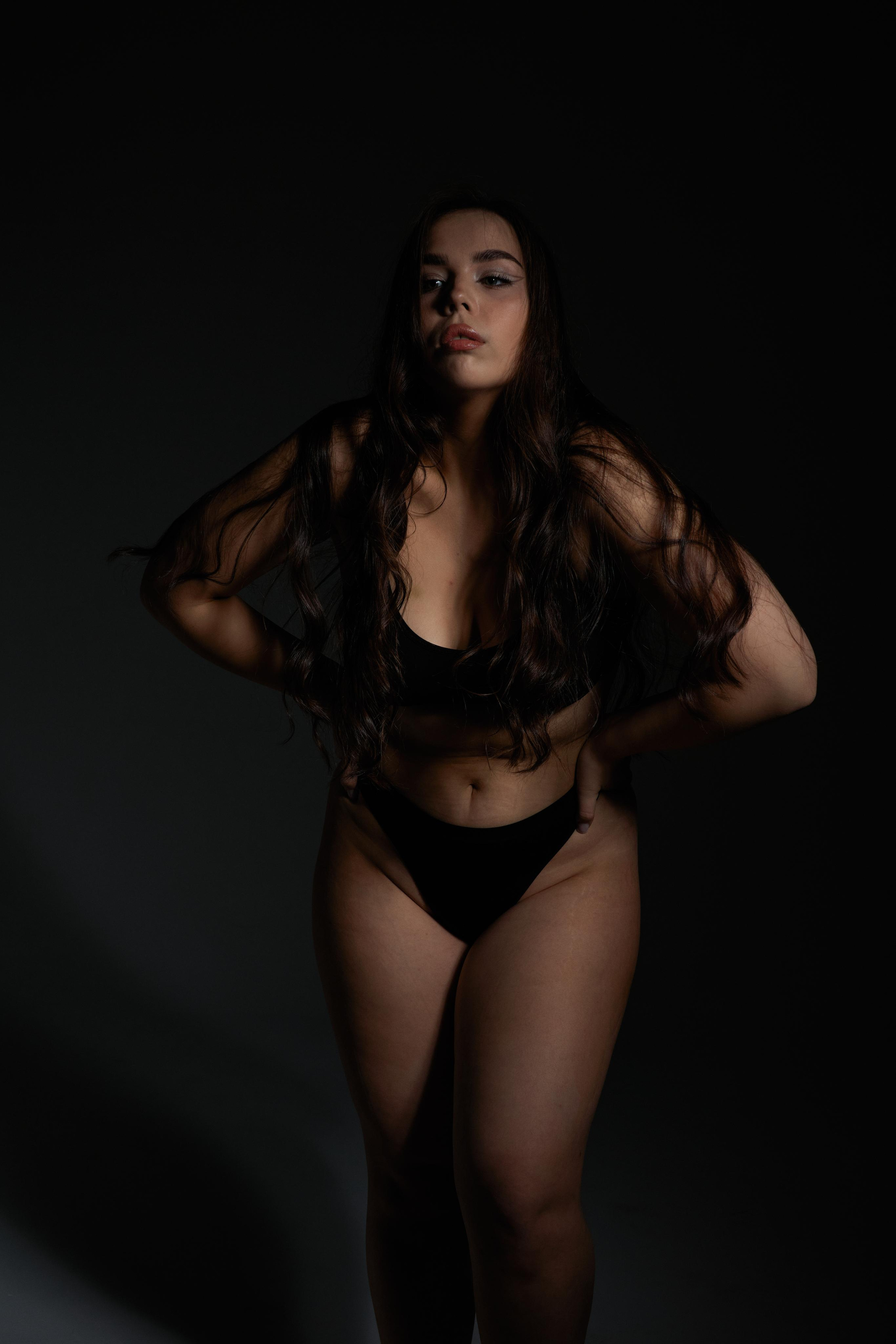 Модель plus size для предметной съемки Полина С-Петербург | Sale Easy