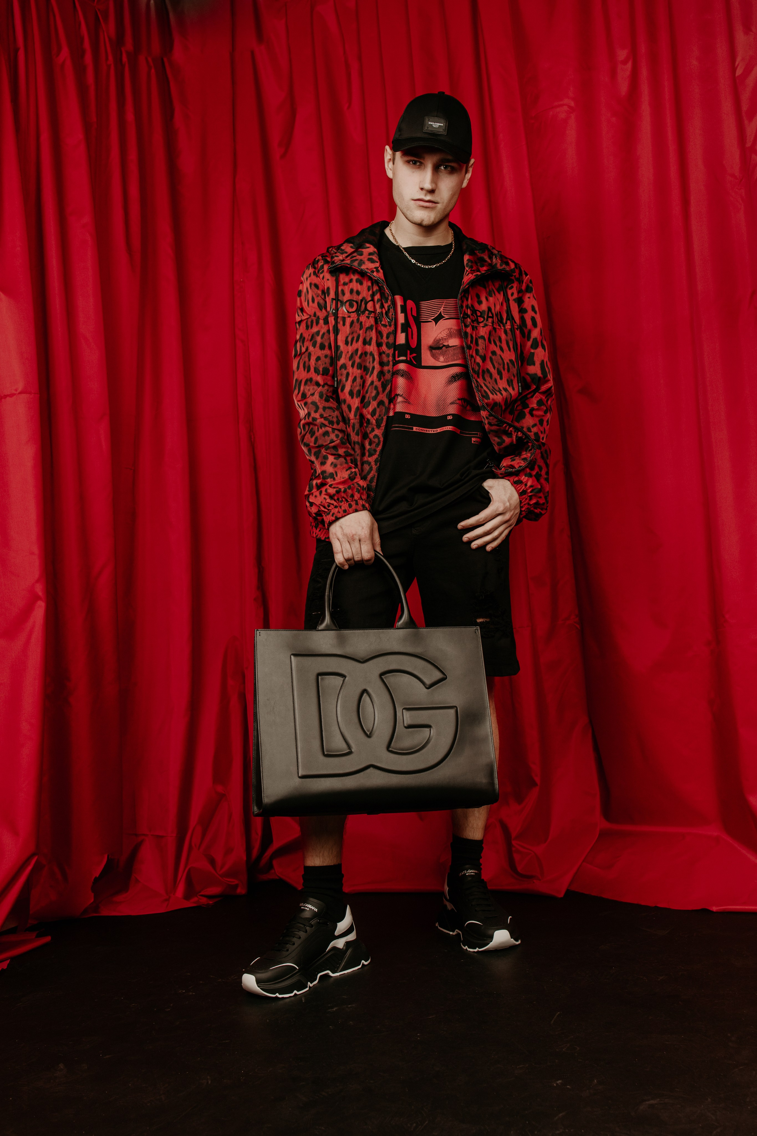 Модель для предметной съемки Игорь А Н.Новгород | Sale Easy