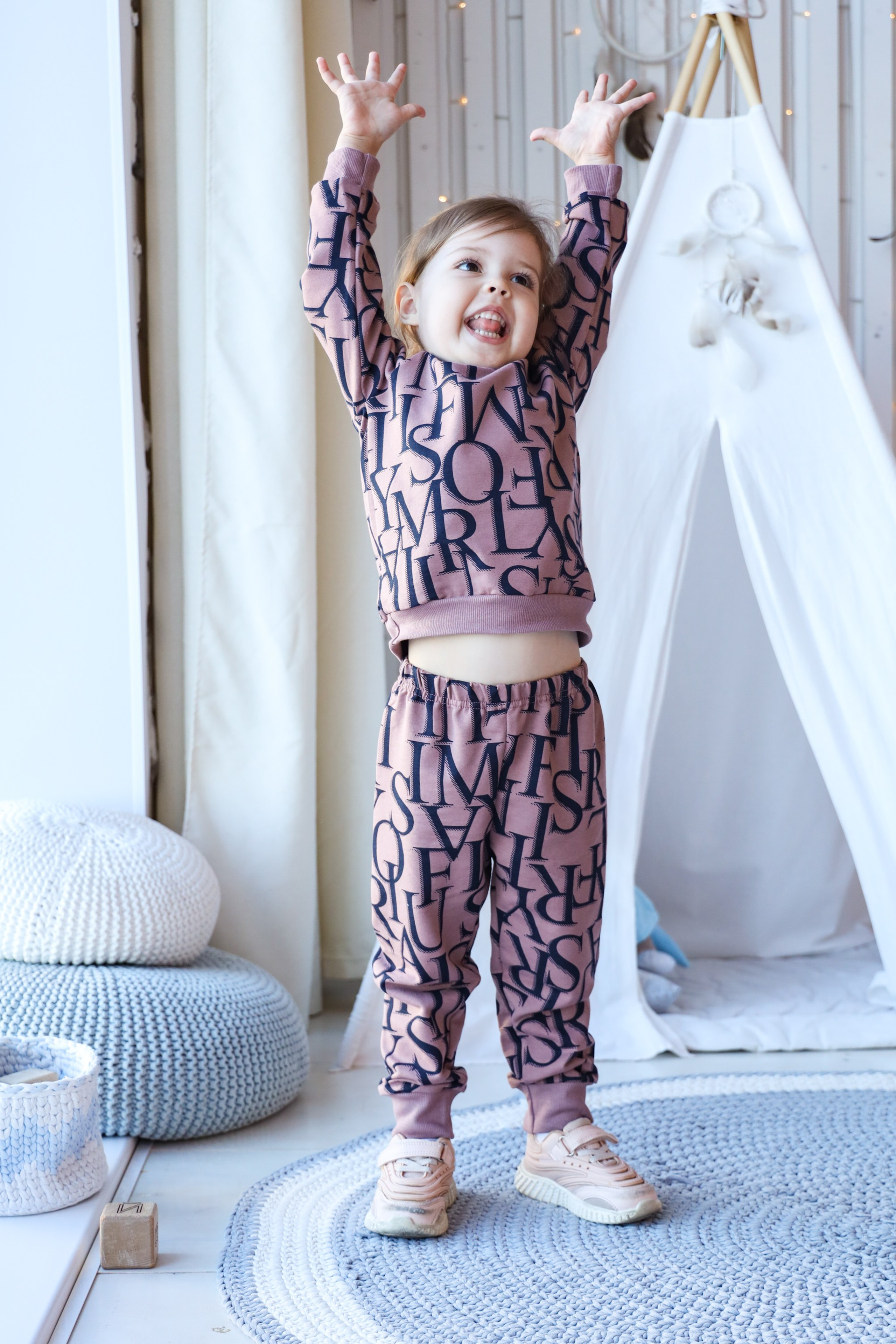 Модель девочка для предметной съемки Ульяна А. Н.Новгород | Sale Easy