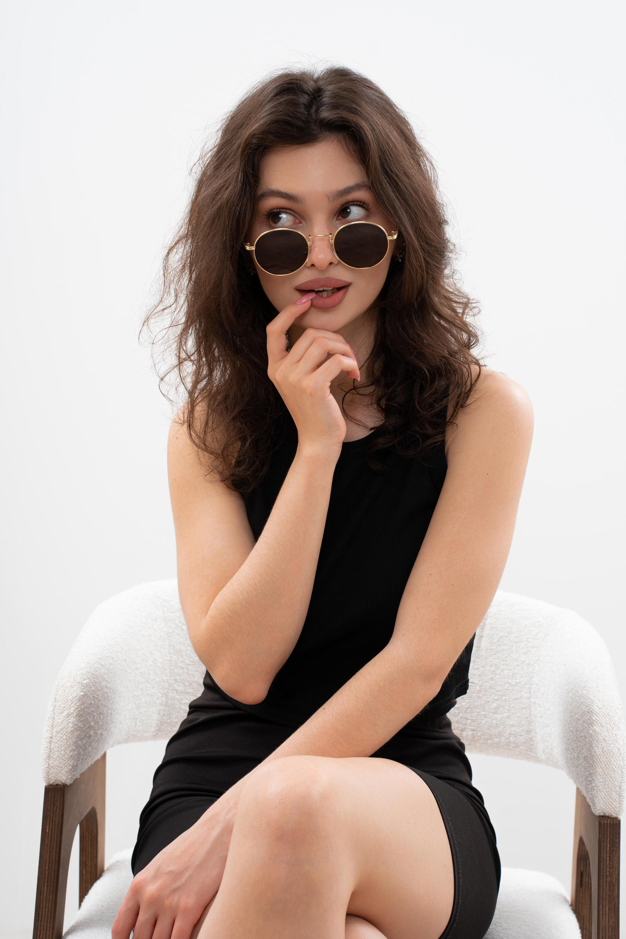 Модель для предметной съемки Станислава Москва| Sale Easy